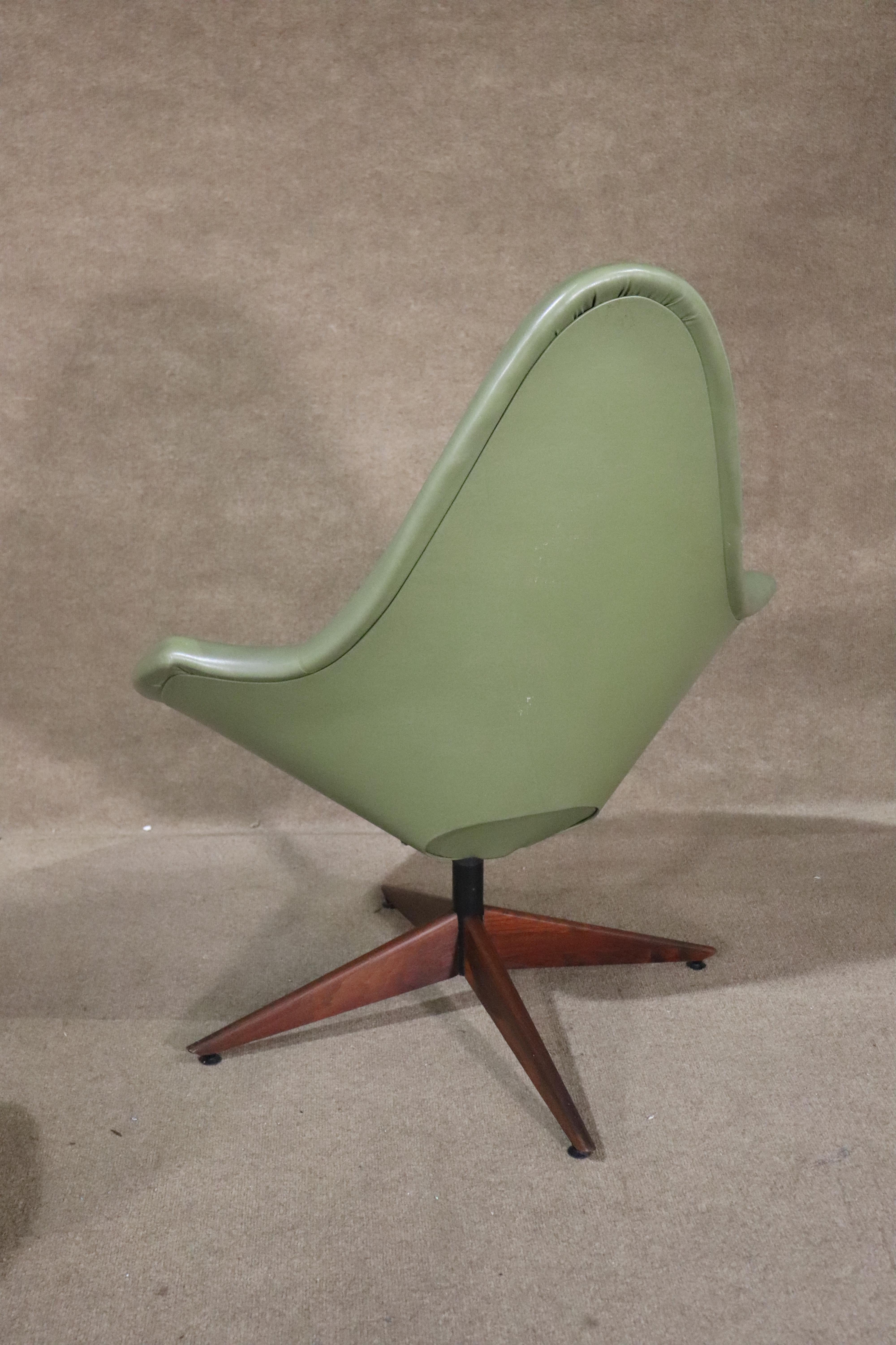 Von John Yellin entworfener Stuhl  (Moderne der Mitte des Jahrhunderts) im Angebot
