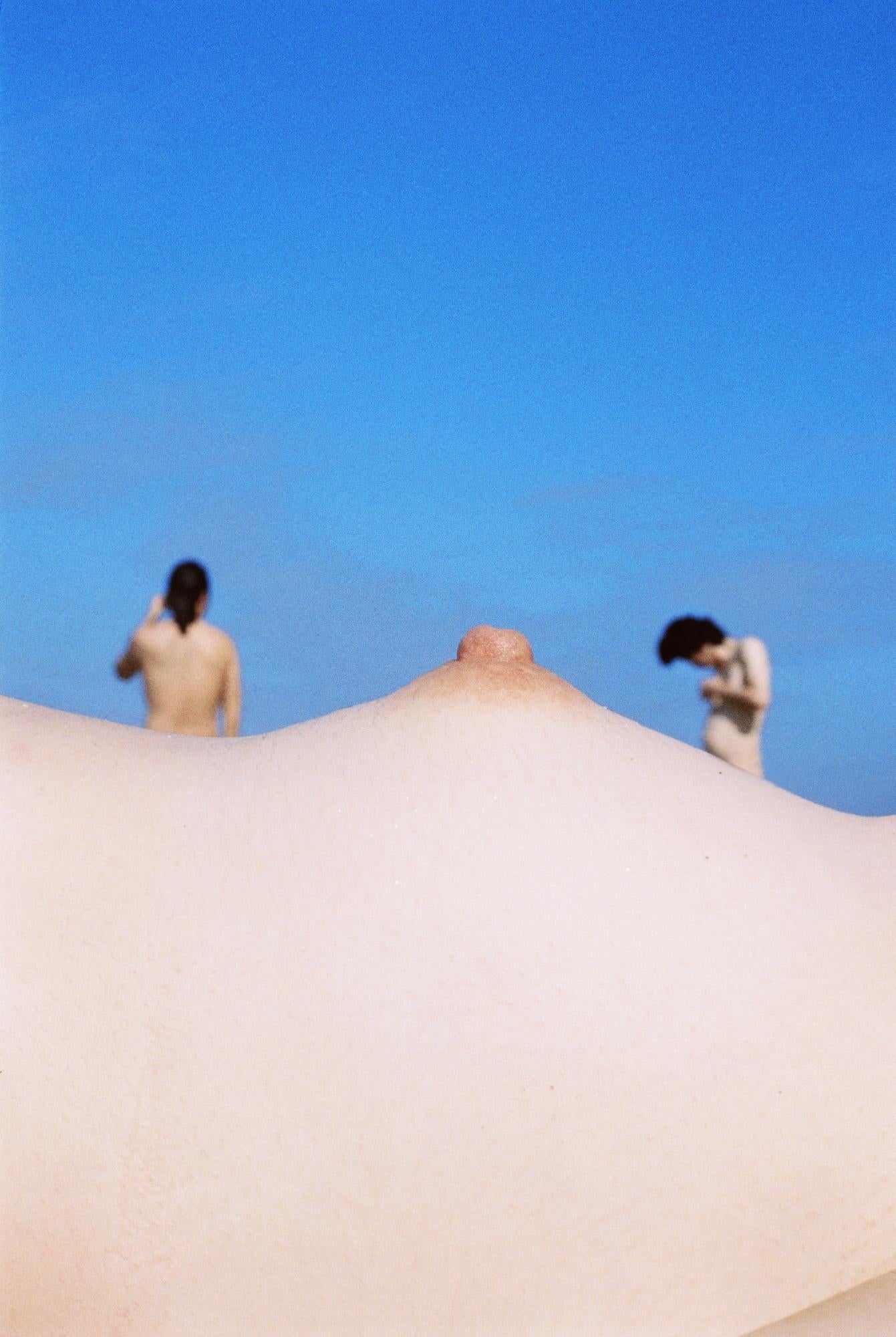 JOHN Yuyi (*1991, Taiwan)
People on the beach 6, 2019
Archival Pigment Print
Sheet 120 x 90 cm (48 x 36 in.)
Edition of 3, plus 1 AP; Ed. no. 1/3

John Yuyi (*1991, Taiwan) is known worldwide as an interdisciplinary voice of her generation in art,