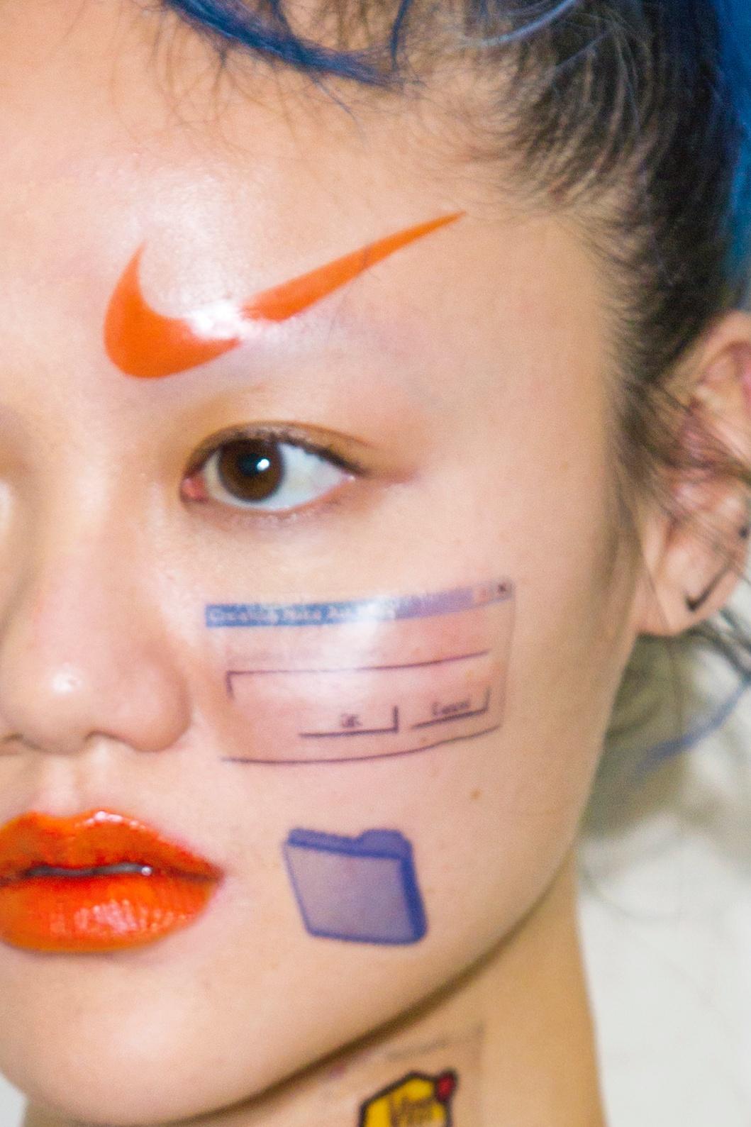 Wear NIKE 7 John Yuyi, Mode, Millenial, Fotografie, Kunst, Temporary Tattoo im Angebot 3