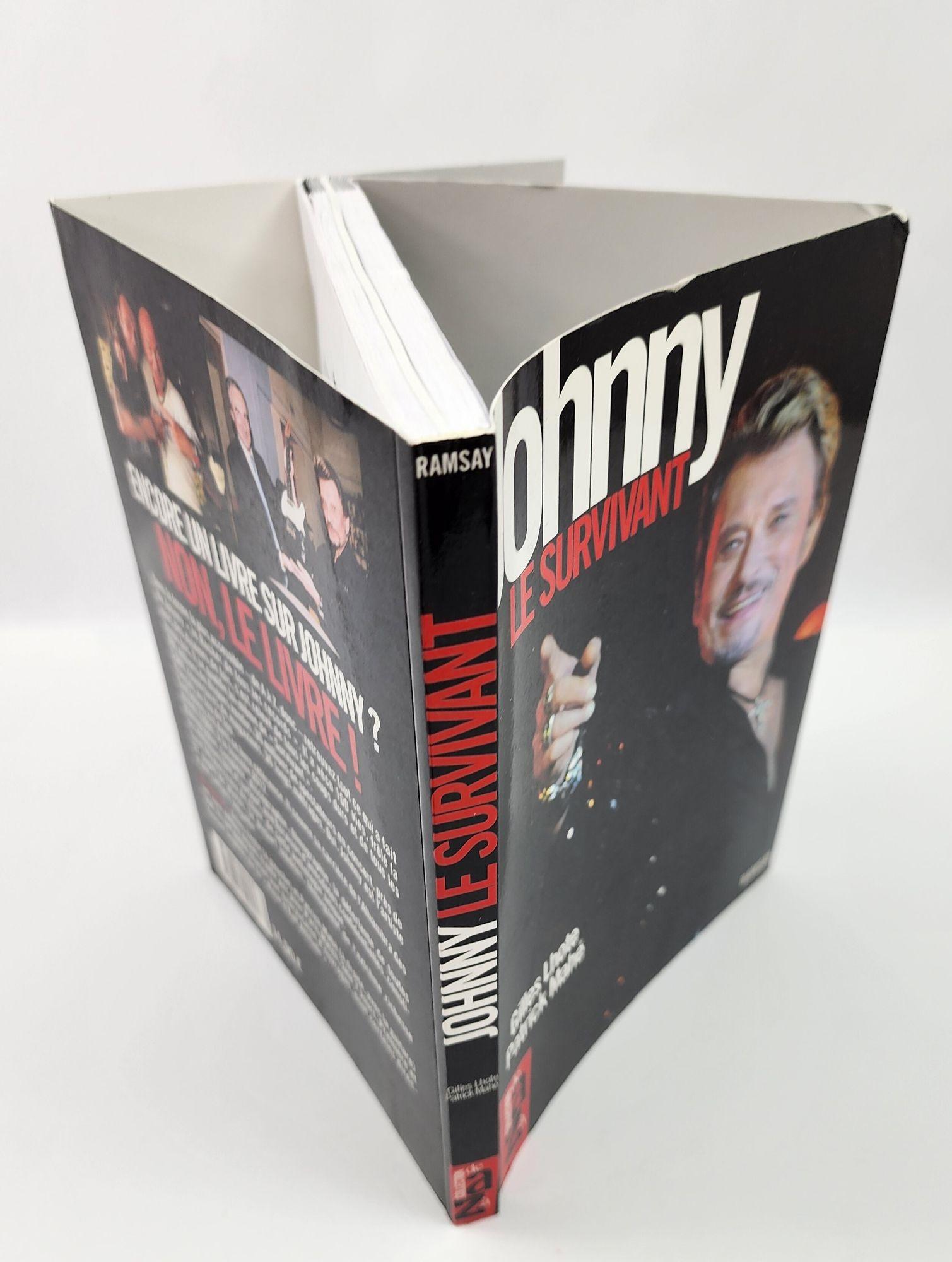 Johnny Halliday Johnny Le Survivant Édition française Broché 1ère édition. Édition limitée.
Sous sa forme la plus accessible - de A à Z - redécouvrez tout ce qui a fait de Johnny 