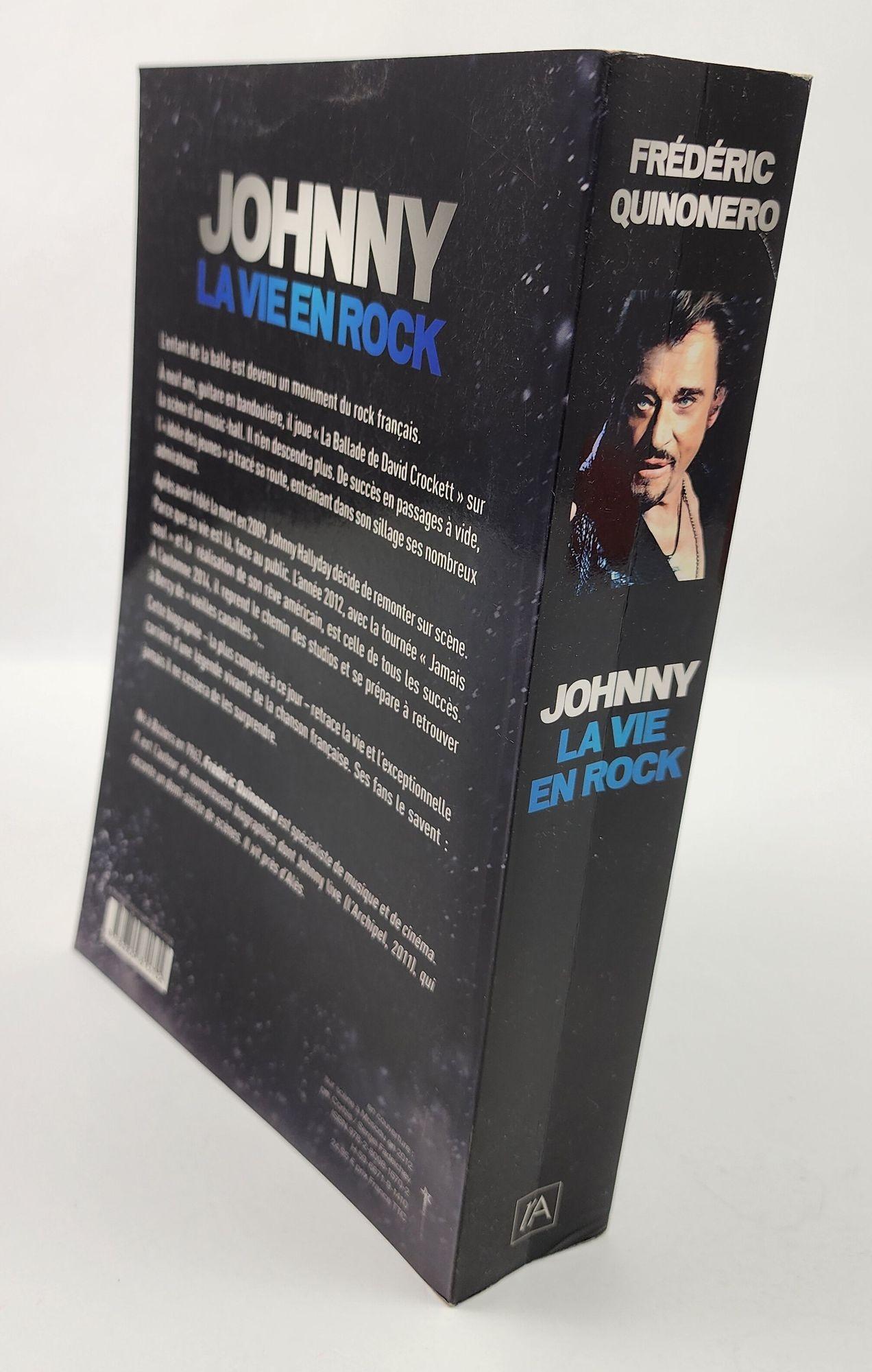 Johnny La Vie en Rock French Edition Paper Back Johnny Hallyday French Rock Star In Good Condition For Sale In North Hollywood, CA