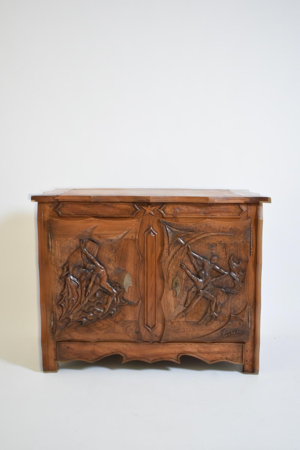 Carved Johnny Ludécher brutalist dancers cabinet, 1950s For Sale