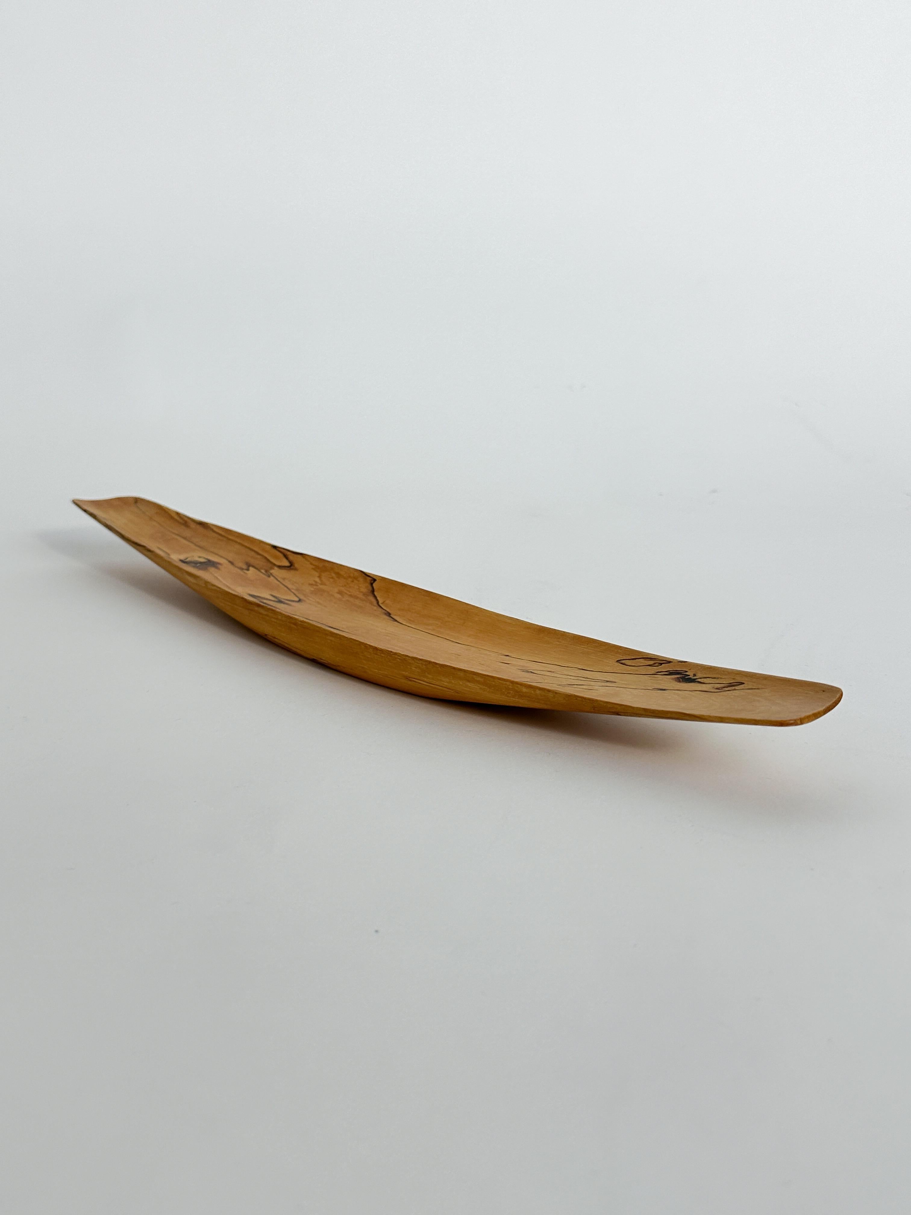 Unique wooden bowl by Johnny Mattsson in spalted wood, hand-crafted in his studio in the 1950s.

Very good condition with minor signs of age. 

Length: 40 cm
Width: 7.5 cm
Height: 4 cm