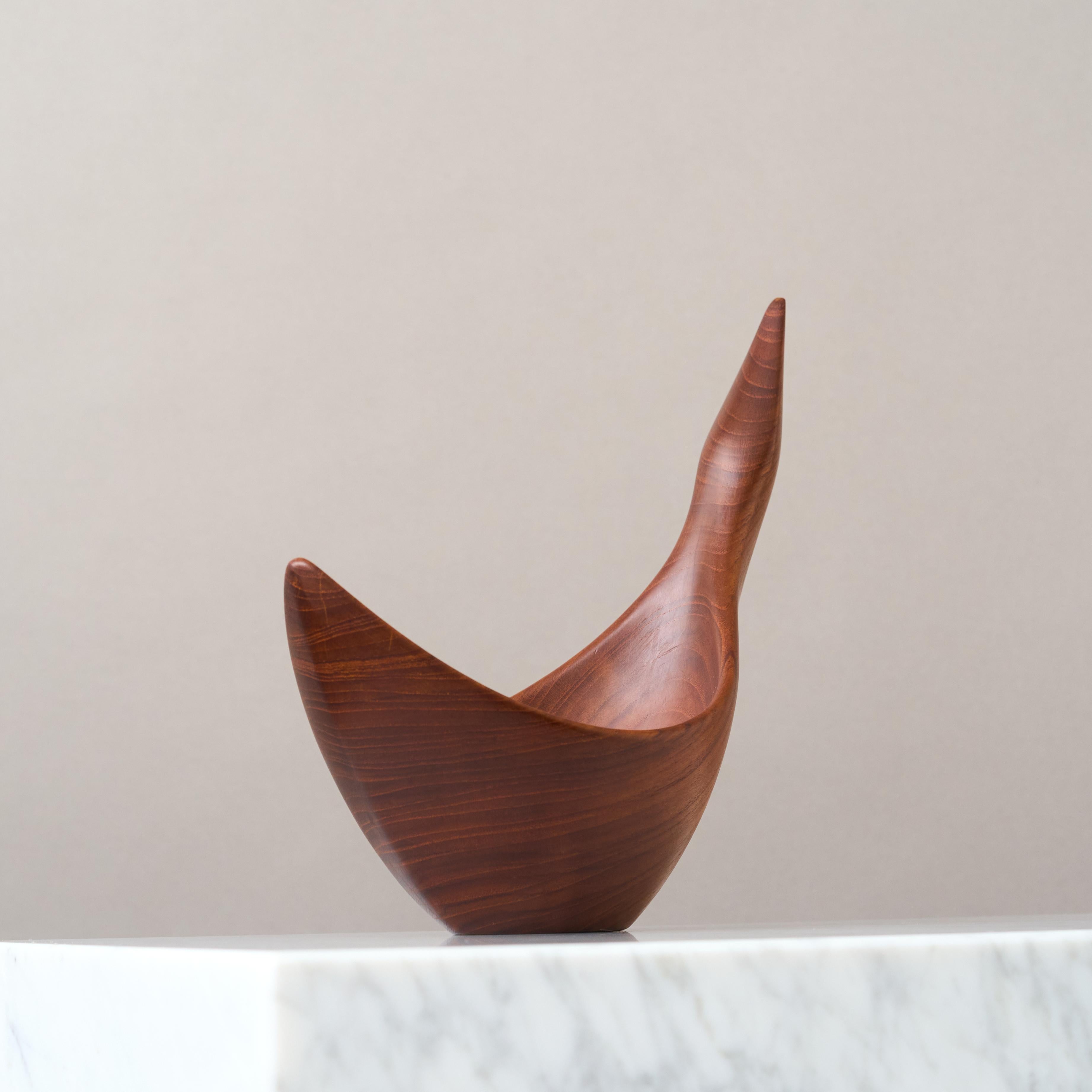 Johnny Mattsson Sculpture / Bol en teck sculpté à la main du milieu du siècle, Suède, années 1950. Bon état - En vente à Malmö, SE