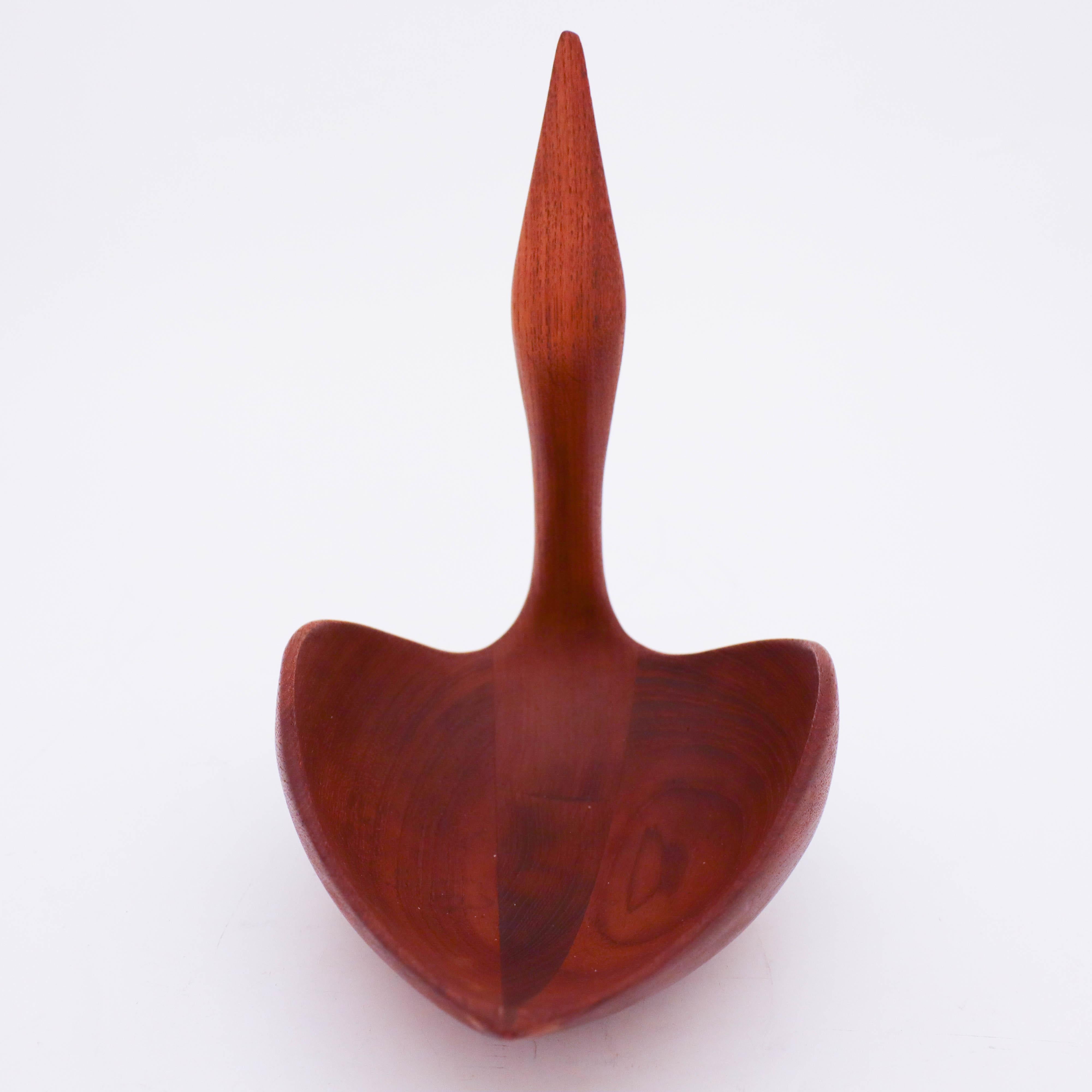 Scandinave moderne Johnny Mattsson, Sculpture / Bol Oiseau Teck, Suède en vente