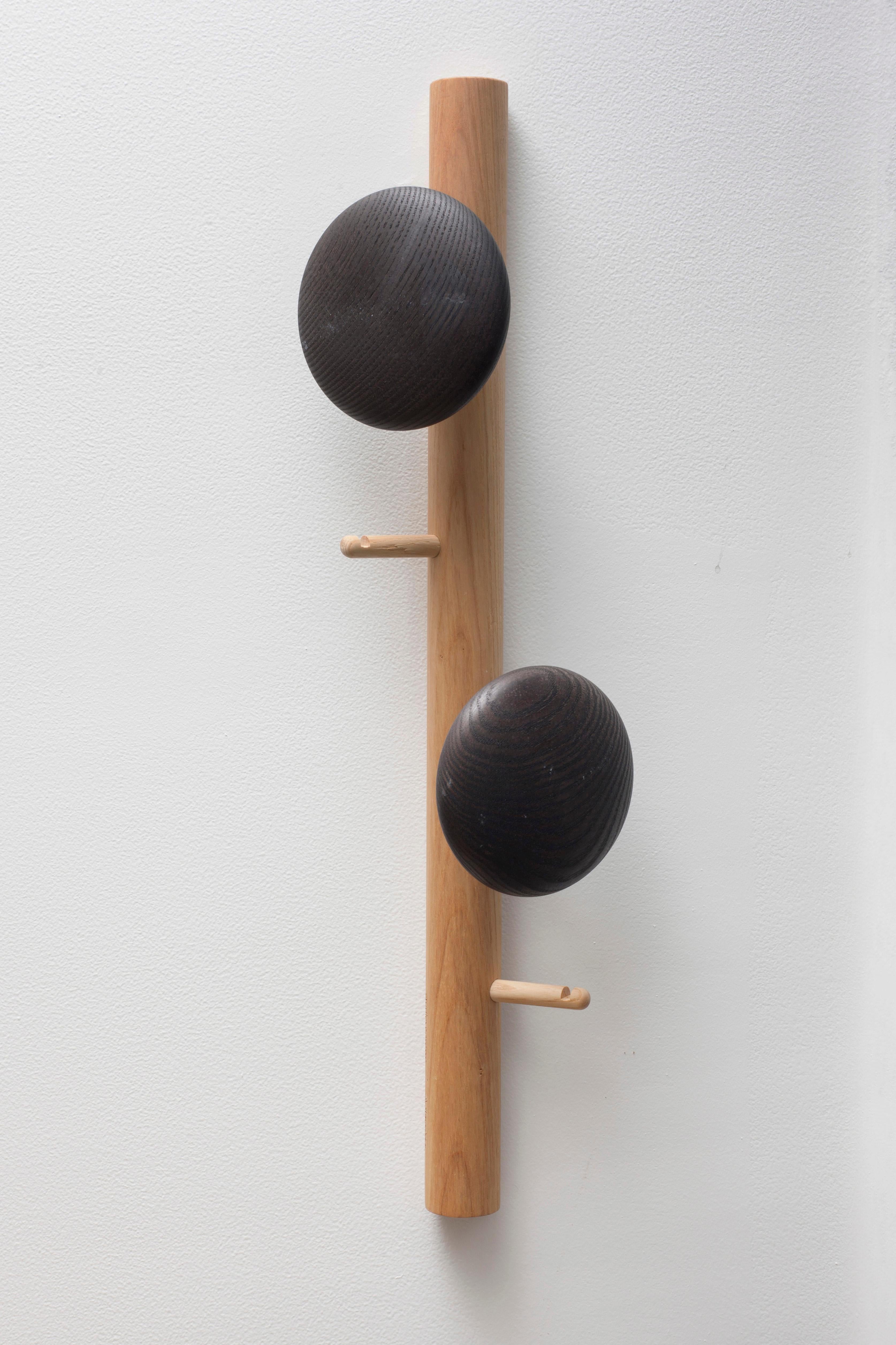 The coat rack Johnny Stecchino Jr. is made of one solid ash piece. The hangers are also in solid ashwood and are available in two finishes : natural oiled or black stained oiled.
The Johnny Stecchino Jr. coat hanger is lightweight, mobile and