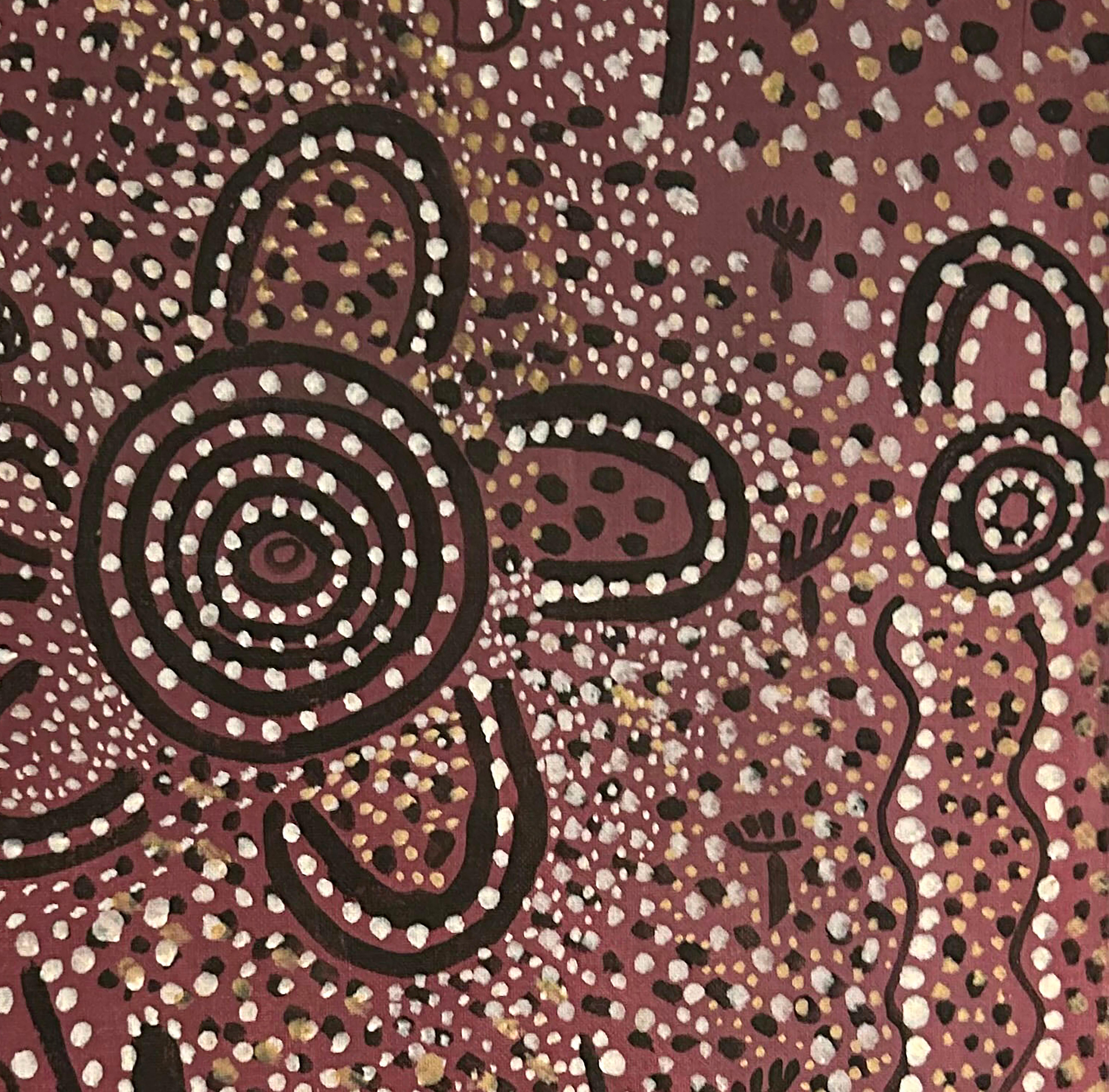 Johnny Warangkula Tjupurrula
1925 - 2001
Nato : Mintjilpirri, Kintore, NT
Gruppo linguistico: Pintupi/Warlpiri
Comunità : Papunya, NT

Johnny Warangkula Tjupurrula è nato nel 1925 a Minjilpirri, vicino al suo principale luogo di sogno Tjilkari.