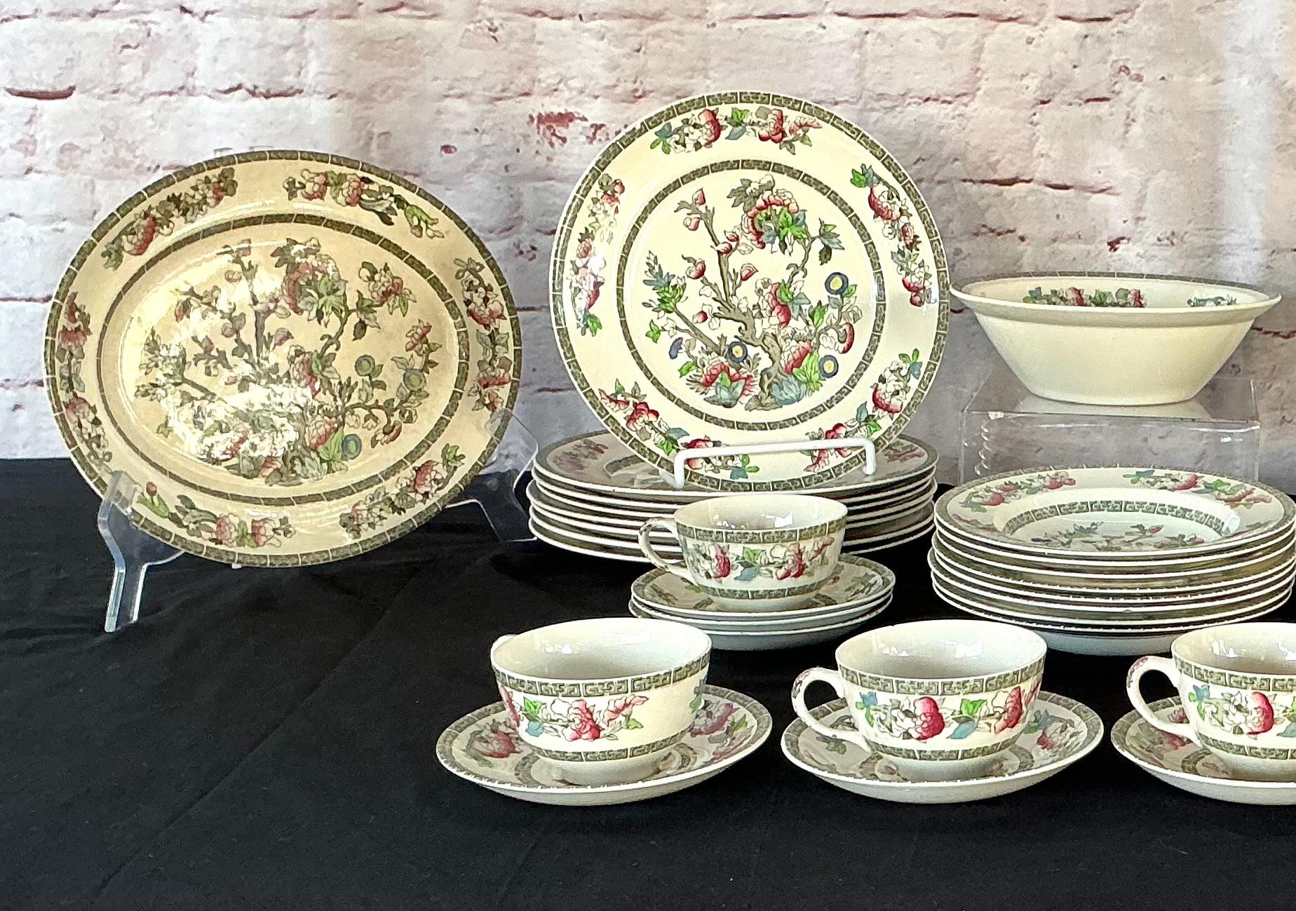Chinoiseries Chine en forme d'arbre indien de Johnson Brothers, ensemble de 49 pièces en vente