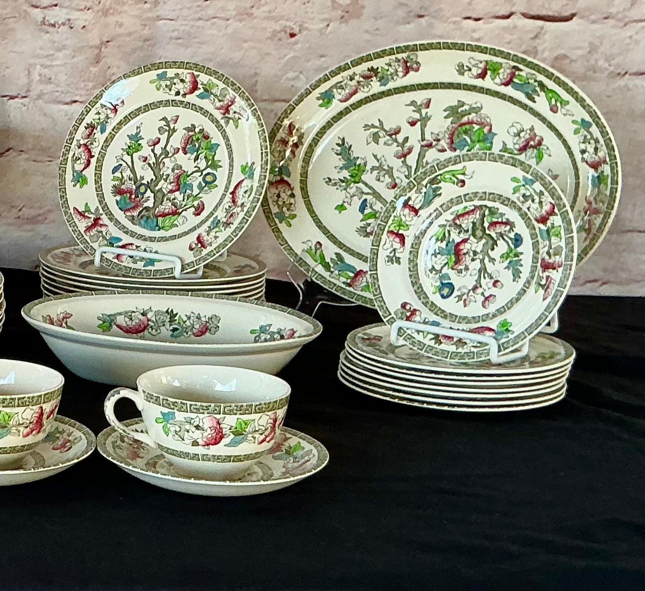 Britannique Chine en forme d'arbre indien de Johnson Brothers, ensemble de 49 pièces en vente