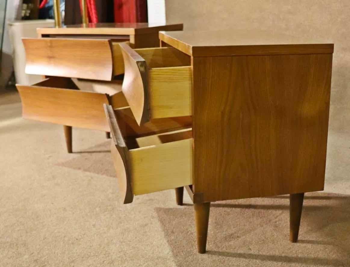 Pair of Mid-Century Modern nightstands with curved front drawers. Great simple modern design with walnut grain.
Please confirm location.