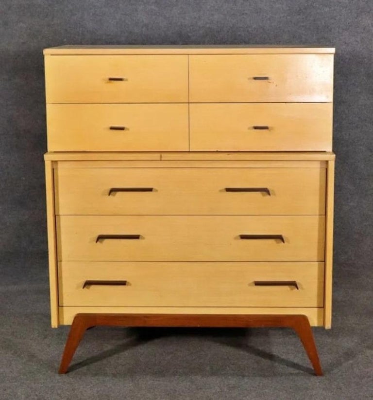 fashion trend johnson carper dresser Vintage Lowboy Dresser attr. Johnson Carper – secondhand stories main image 0