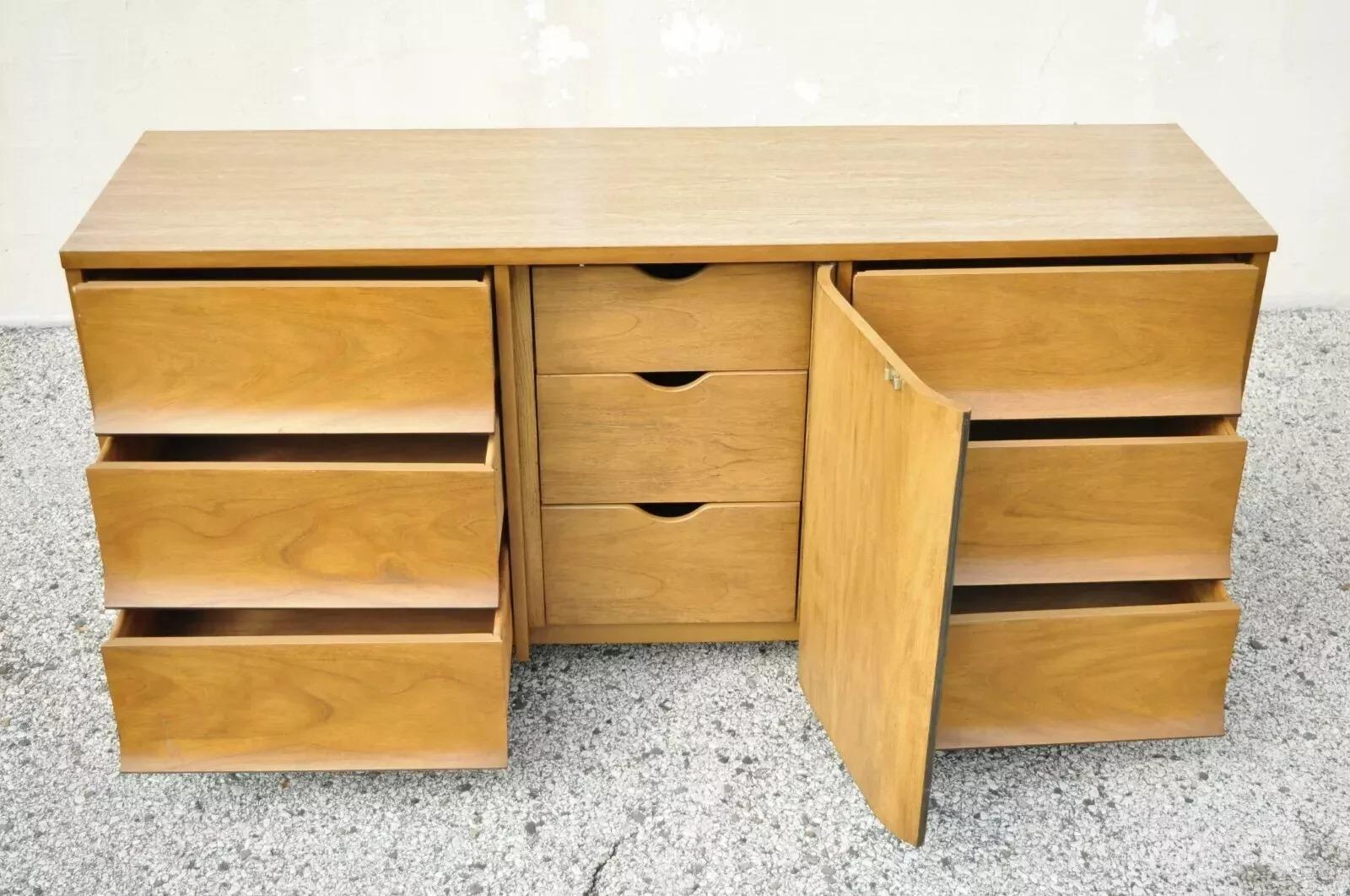 Johnson Carper Mid Century Modern 9 Cajones Laminado Nogal Credenza Cómoda Larga Desconocido en venta
