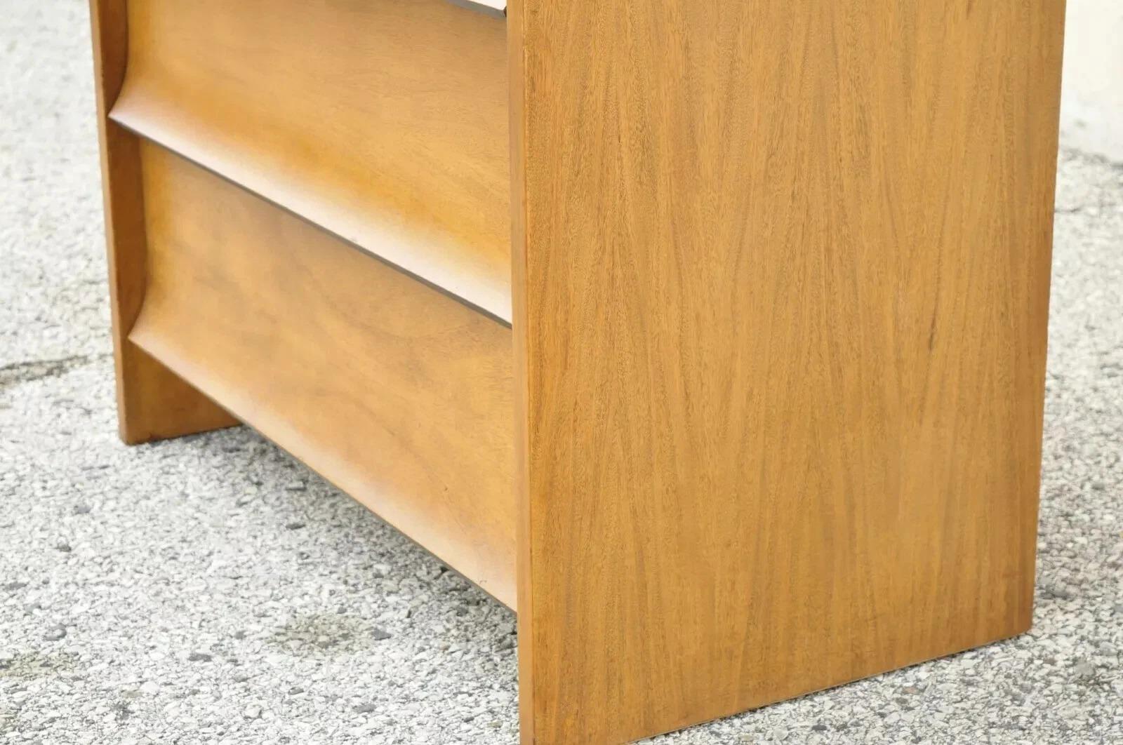Comò a 4 cassetti con piano in formica in noce Johnson Carper, metà del secolo scorso in vendita 3