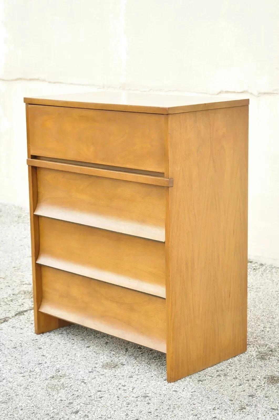 Comò a 4 cassetti con piano in formica in noce Johnson Carper, metà del secolo scorso in vendita 5