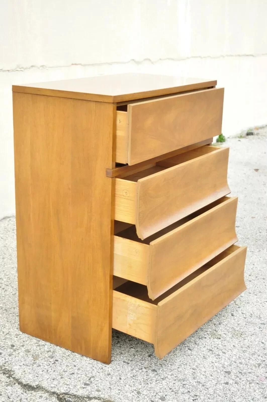 Mid-Century moderno Comò a 4 cassetti con piano in formica in noce Johnson Carper, metà del secolo scorso in vendita