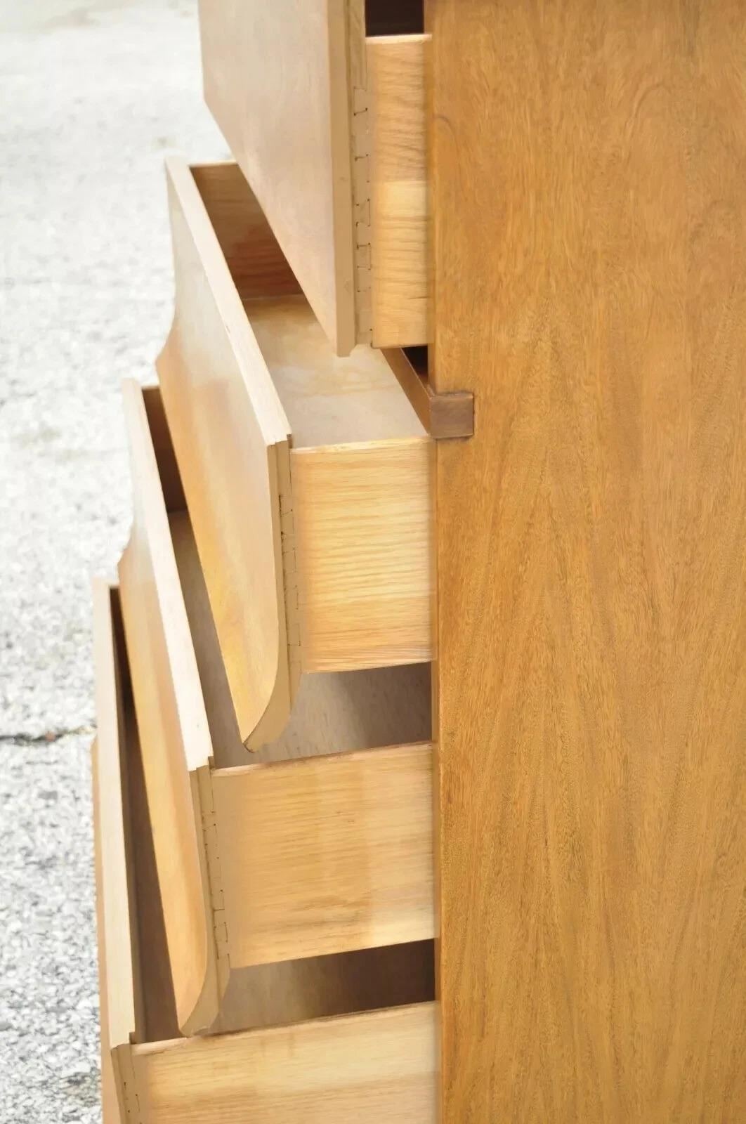 Sconosciuto Comò a 4 cassetti con piano in formica in noce Johnson Carper, metà del secolo scorso in vendita