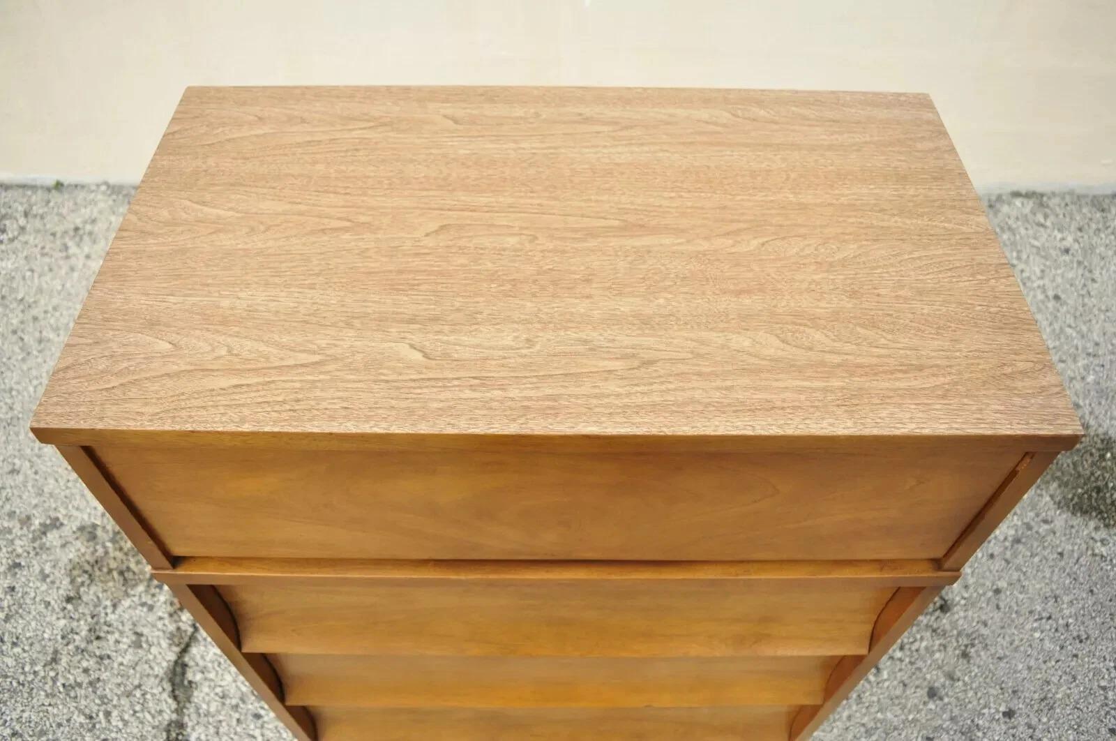 XX secolo Comò a 4 cassetti con piano in formica in noce Johnson Carper, metà del secolo scorso in vendita