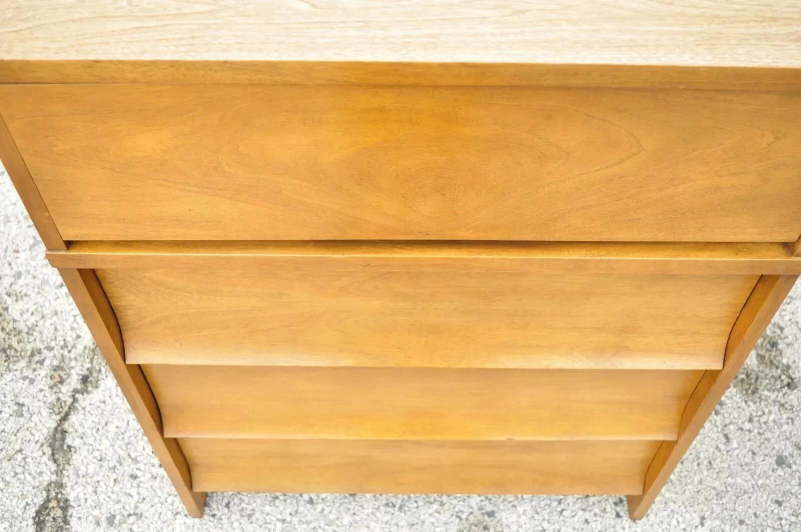 Comò a 4 cassetti con piano in formica in noce Johnson Carper, metà del secolo scorso in vendita 1