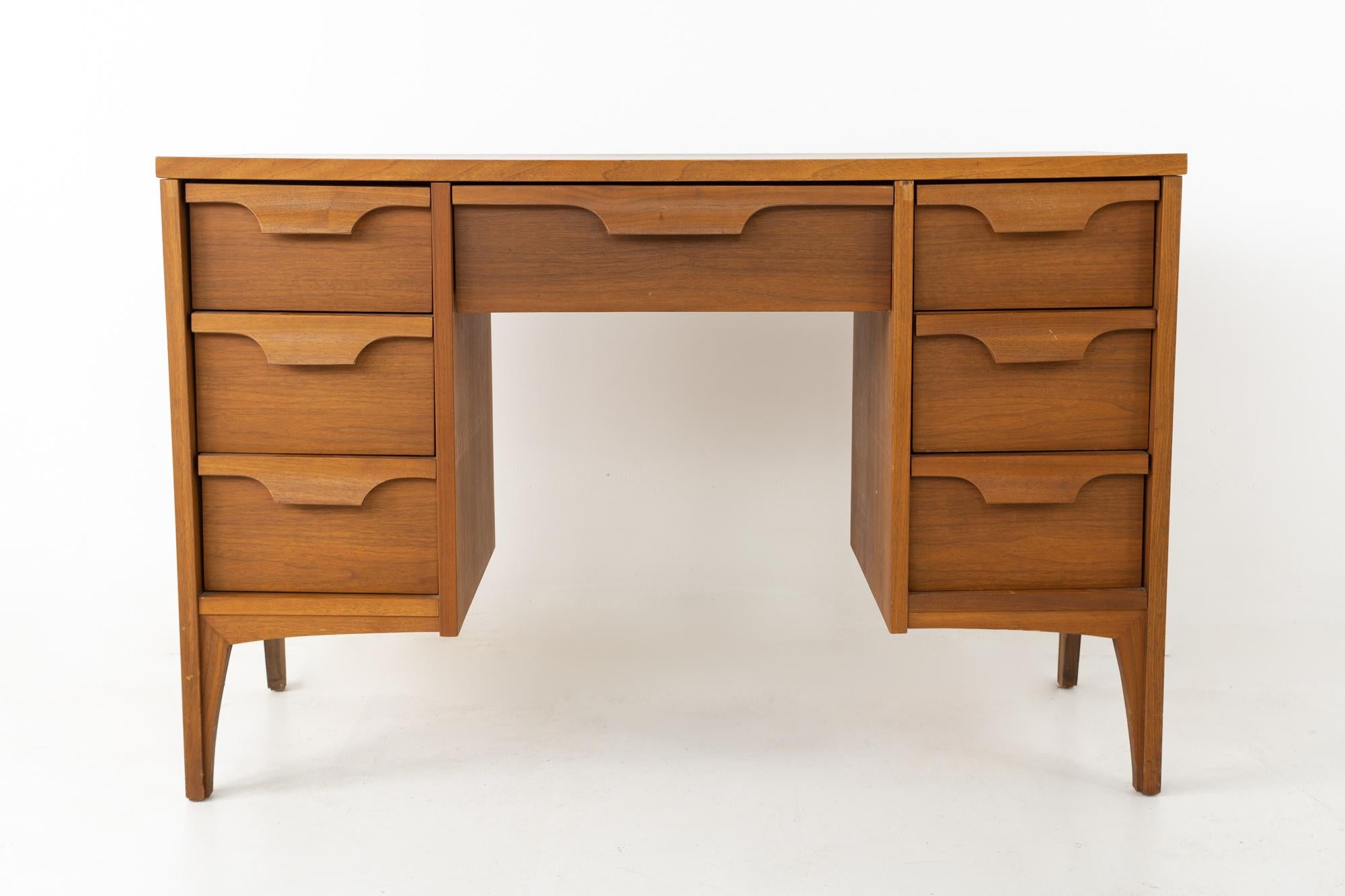 Johnson Carper Midcentury Desk with Hutch and Chair 2