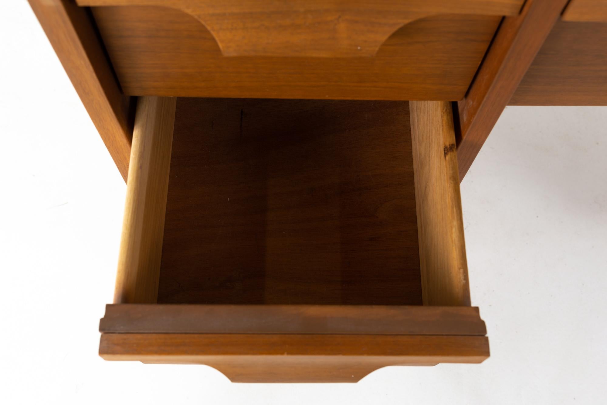 Johnson Carper Midcentury Desk with Hutch and Chair 7