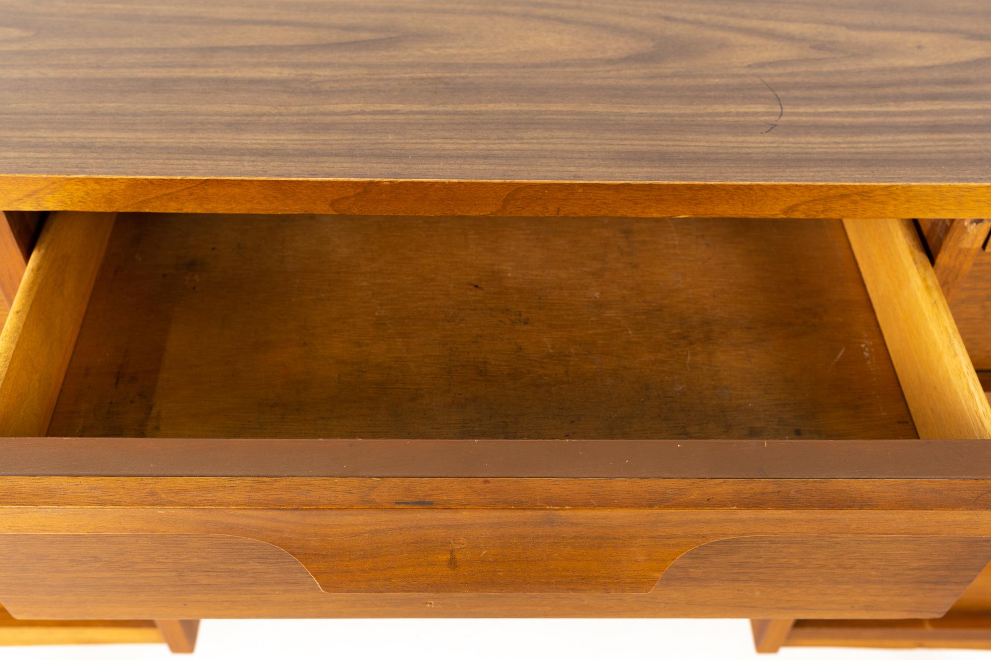 Johnson Carper Midcentury Desk with Hutch and Chair 8