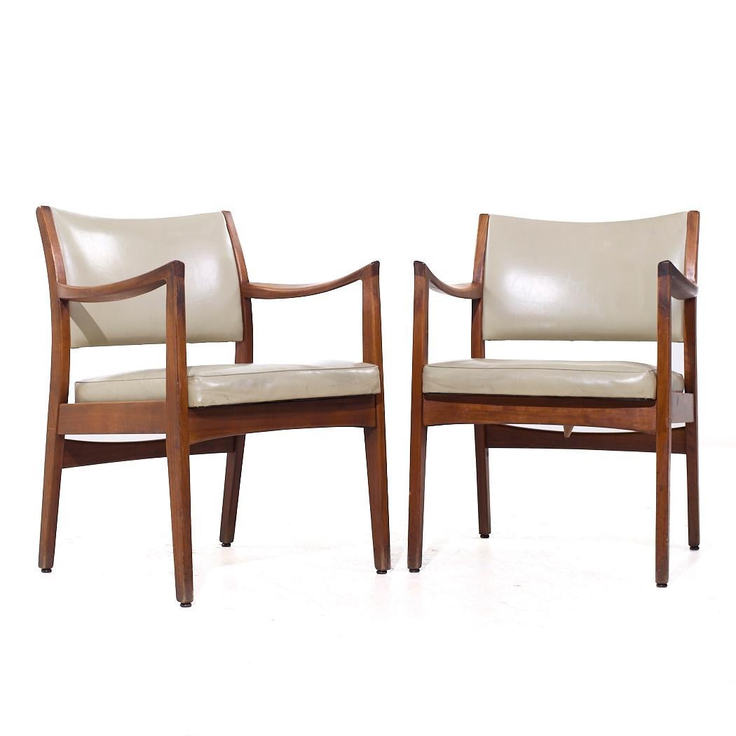 Johnson Chair Co Mid Century Walnut Arm Chairs - Pair

Each chair measures: 23.5 wide x 23.5 deep x 31.25 inches high, with a seat height of 18 and arm height/chair clearance of 26.75 inches

We take our photos in a controlled lighting studio to