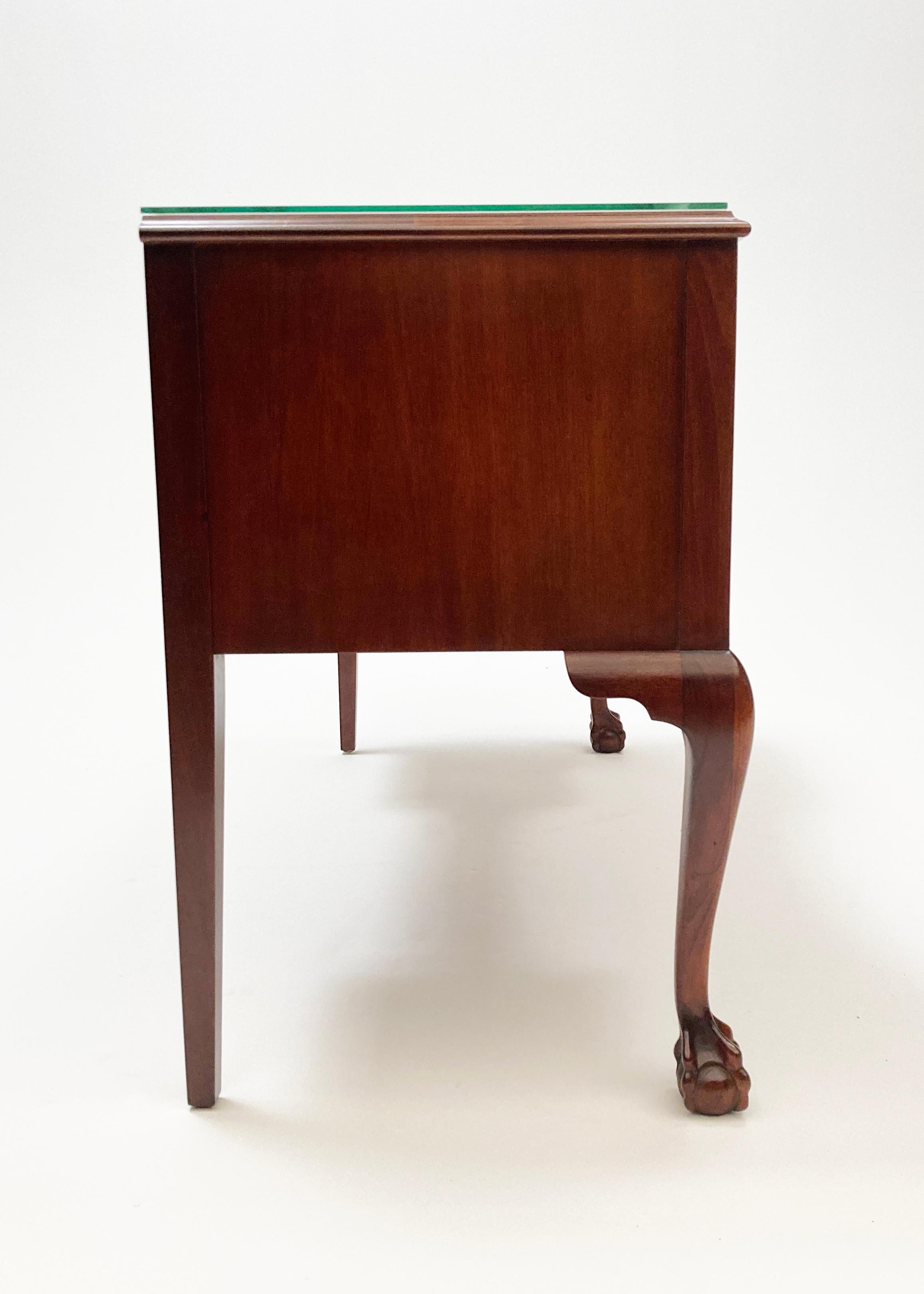 Johnson Furniture Company Chippendale-Mahagoni-Schreibtisch  im Angebot 1