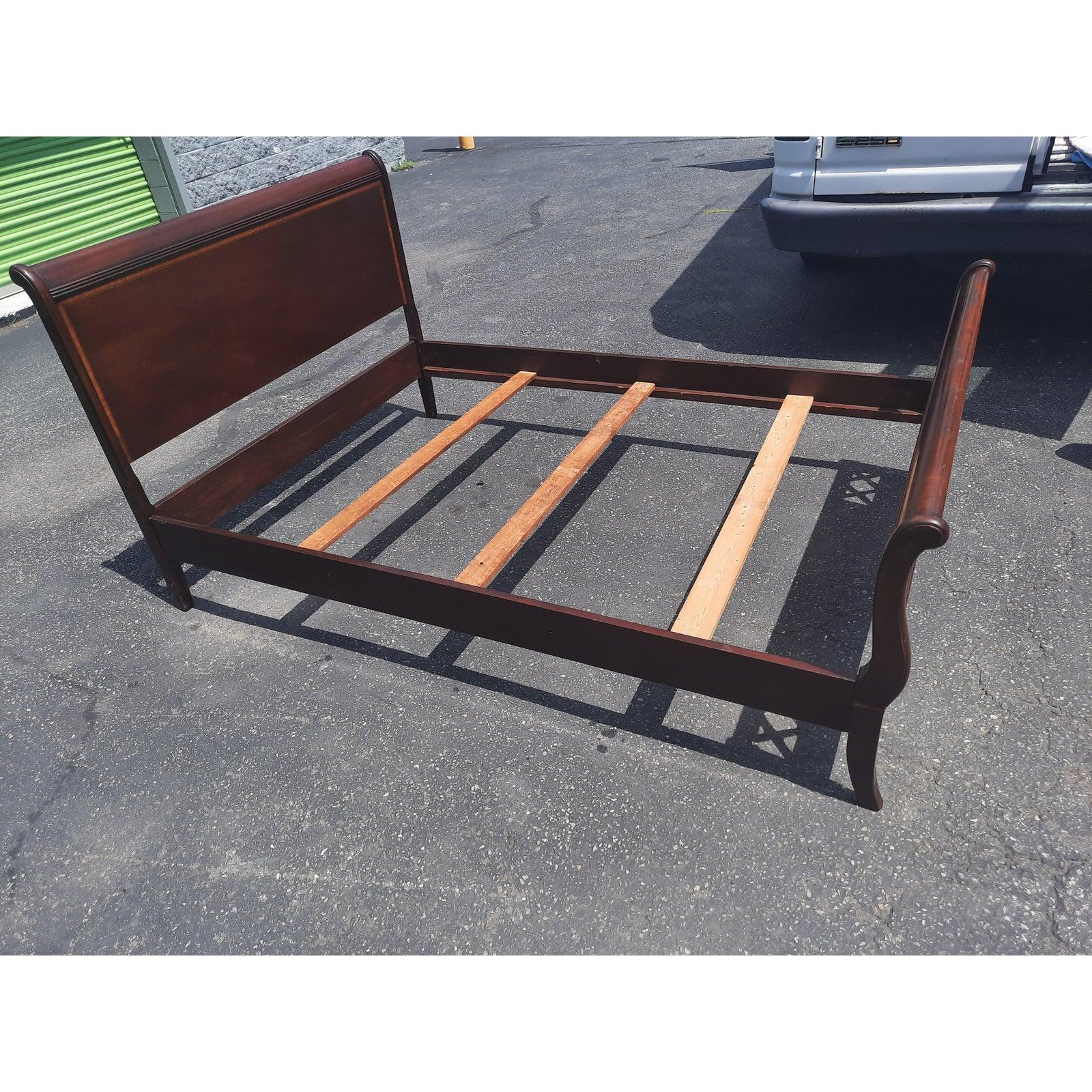 Johnson Furniture Mahogany Banded Queen Sleigh Bedframe 4