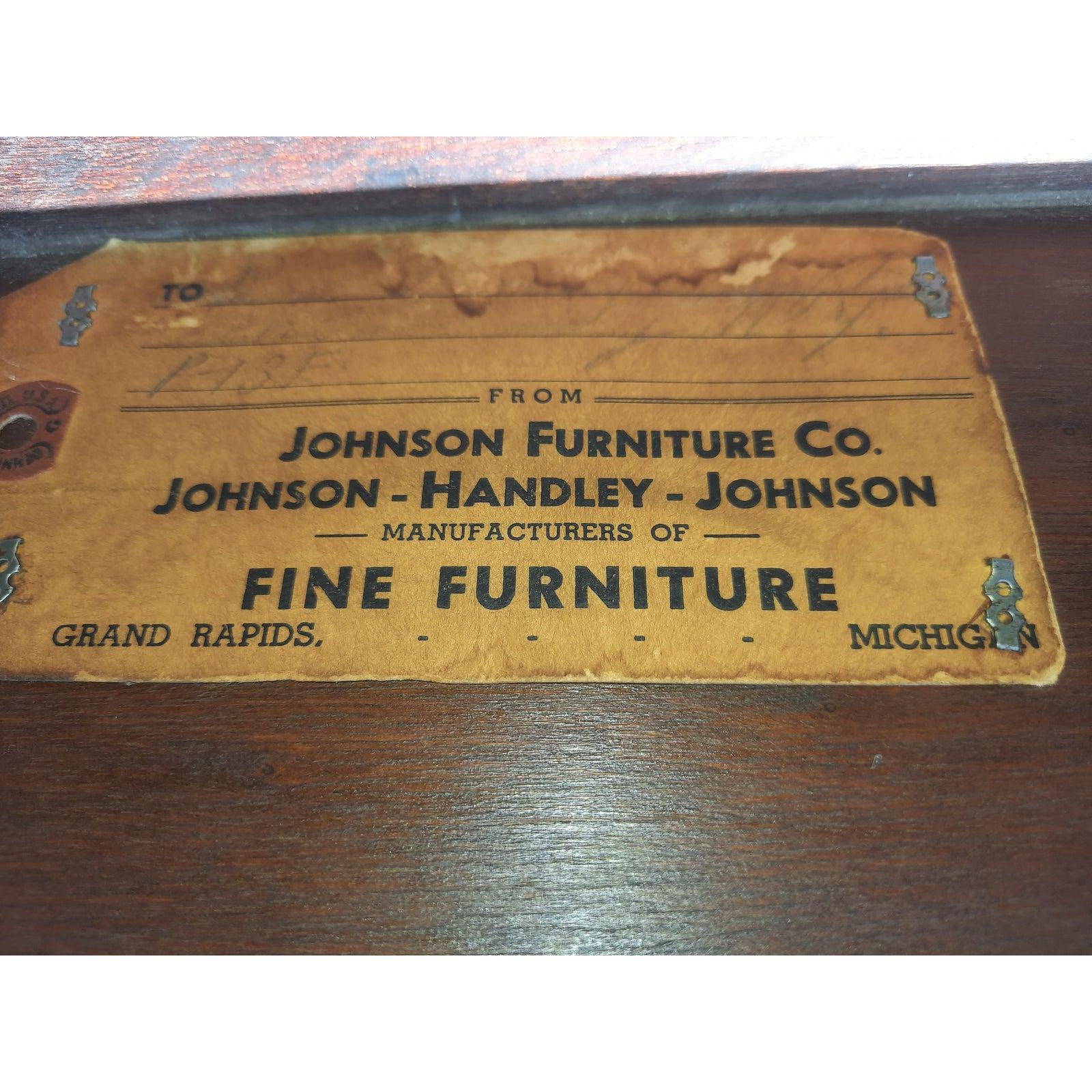 Johnson Furniture Mahogany Banded Queen Sleigh Bedframe In Good Condition In Germantown, MD