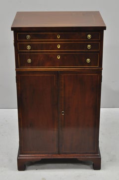 Petit cabinet en acajou Sheraton de Johnson Handley American Museum Collection