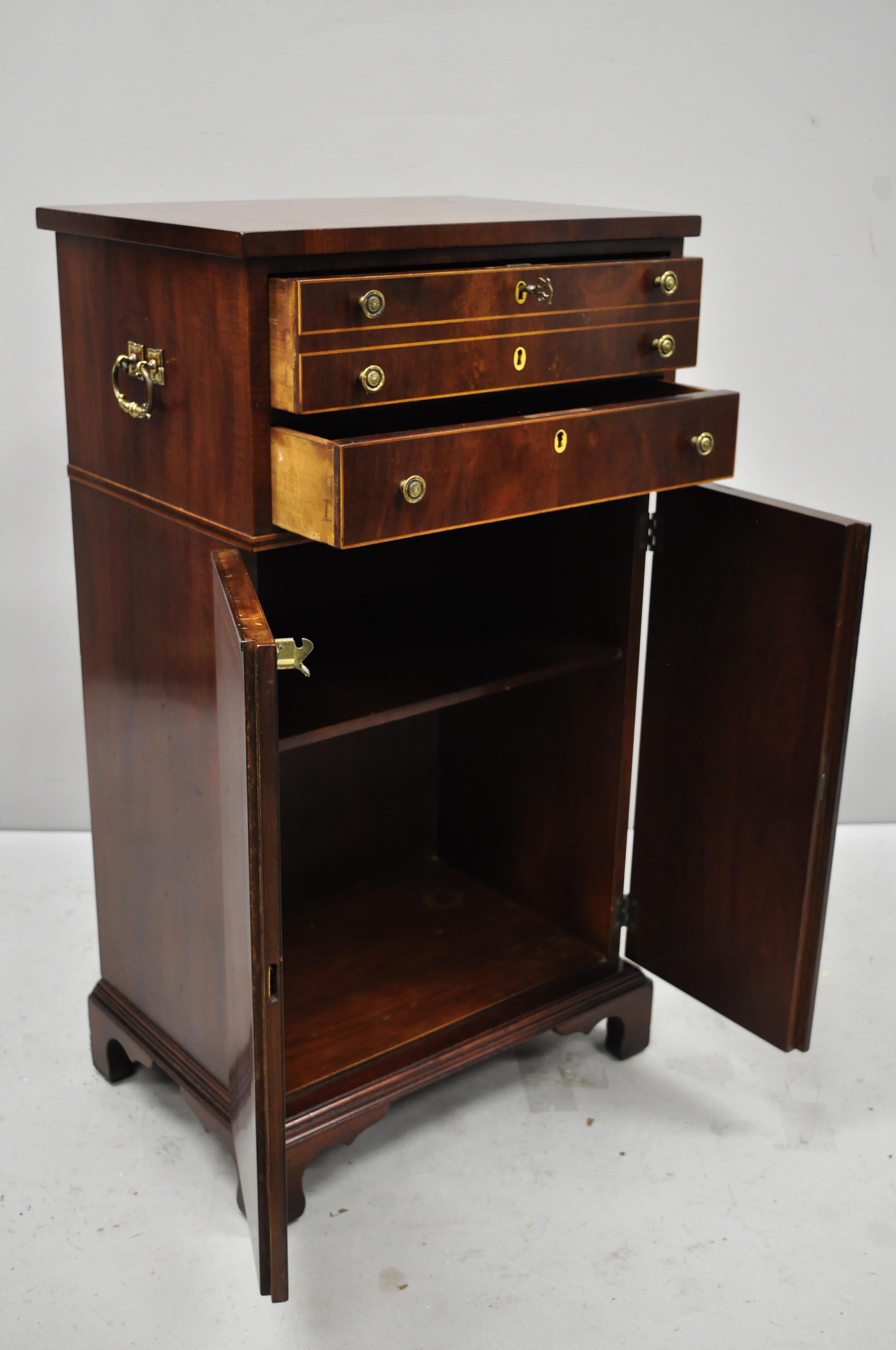 Johnson Handley American Museum Collection Sheraton Mahogany Small Cabinet In Good Condition In Philadelphia, PA