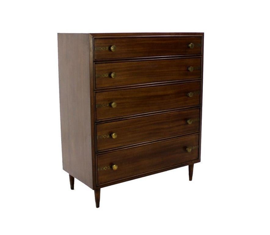 Laqué I John Stuart Mid Century Modern High Chest Dresser Walnut Brass Pull MINT (en anglais) en vente