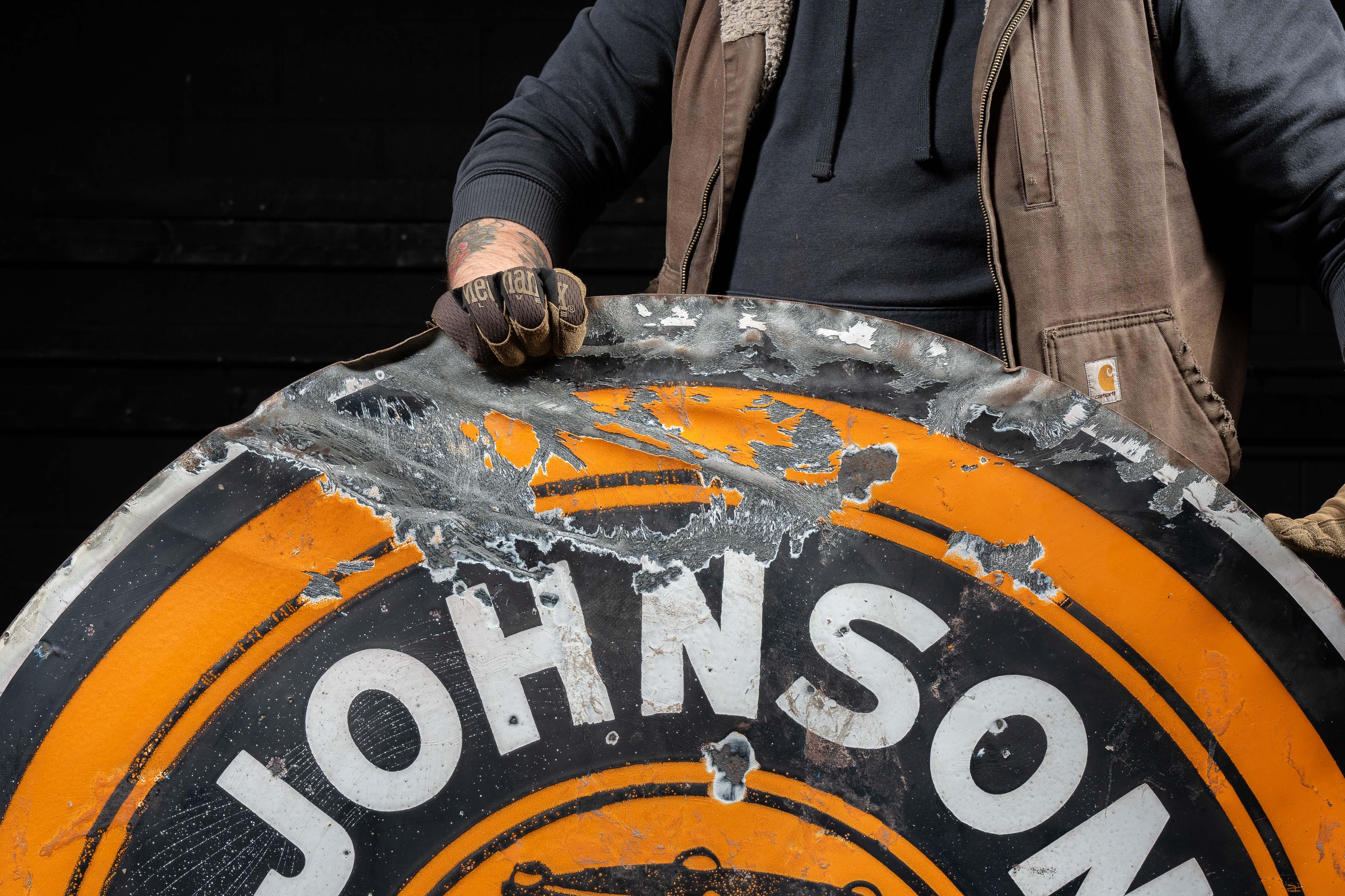 Cartel de porcelana de doble cara Johnson Motor Oil en venta 4