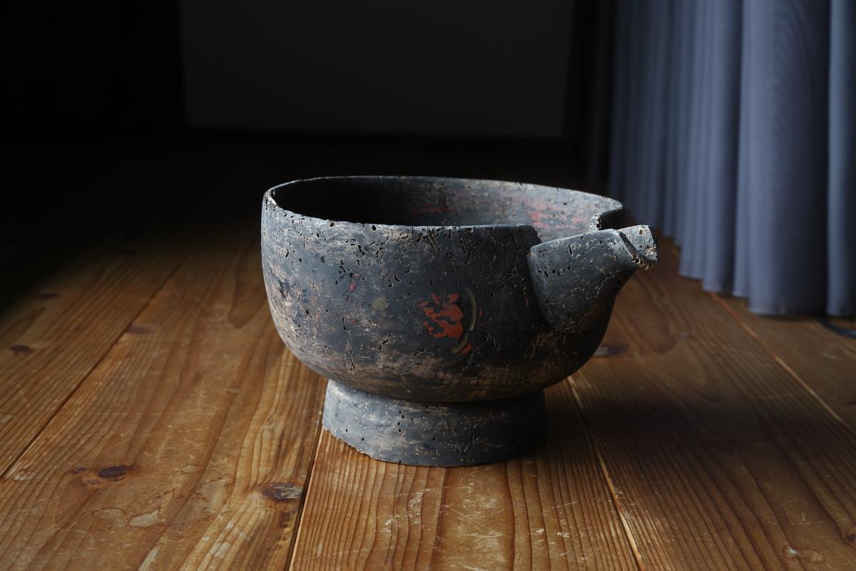 Muromachi Periode alt Joboji lackiert Kataguchi Choshi. Es gibt nur sehr wenige erhaltene Exemplare aus dieser Zeit, und sie sind sehr selten.

Dieser Gegenstand ist im Laufe der Zeit verwittert, und die Beschichtung ist kahl und mottenzerfressen.