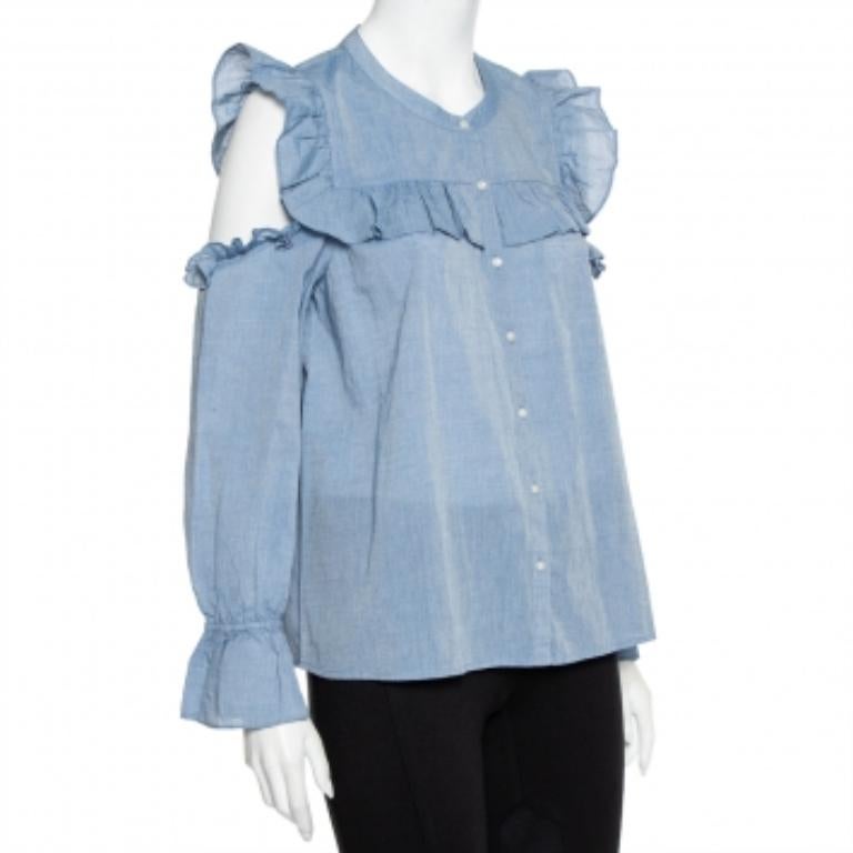 What an amazing sight this top brings! The Joie blue cotton creation flaunts long sleeves, cold-shoulder cuts, and ruffles. The top will give you a beautiful look when you wear it with structured pants and slingback sandals.