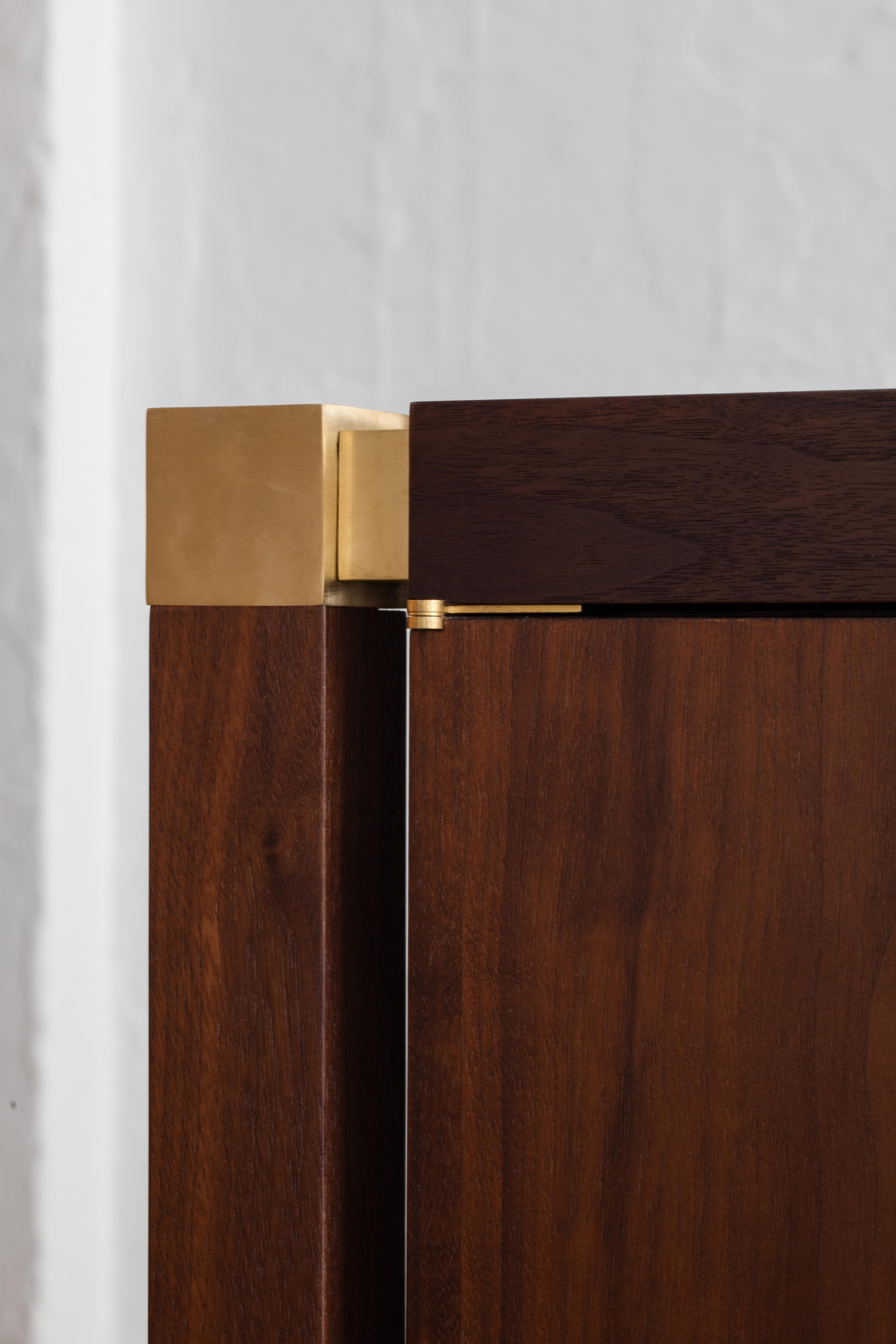 Joinery Credenza by Billy Cotton in Walnut and Brushed Brass im Zustand „Neu“ im Angebot in Brooklyn, NY