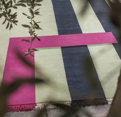 Tapis - The Moderns Geometric Pale Olive Wool Fuchsia Pink & Black Line Wool Carpet (tapis de laine géométrique pâle olive)