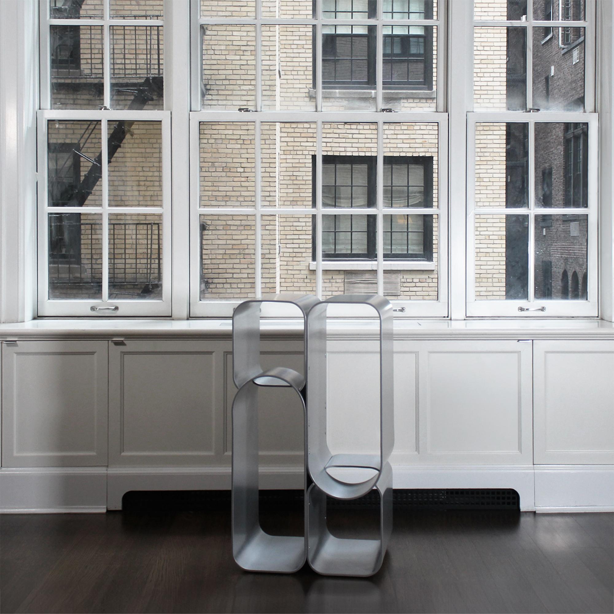 Gelenk, Konsole, pulverbeschichtetes Silber, von Kai Ming Yang, auf Bestellung gefertigt (Pulverbeschichtet) im Angebot