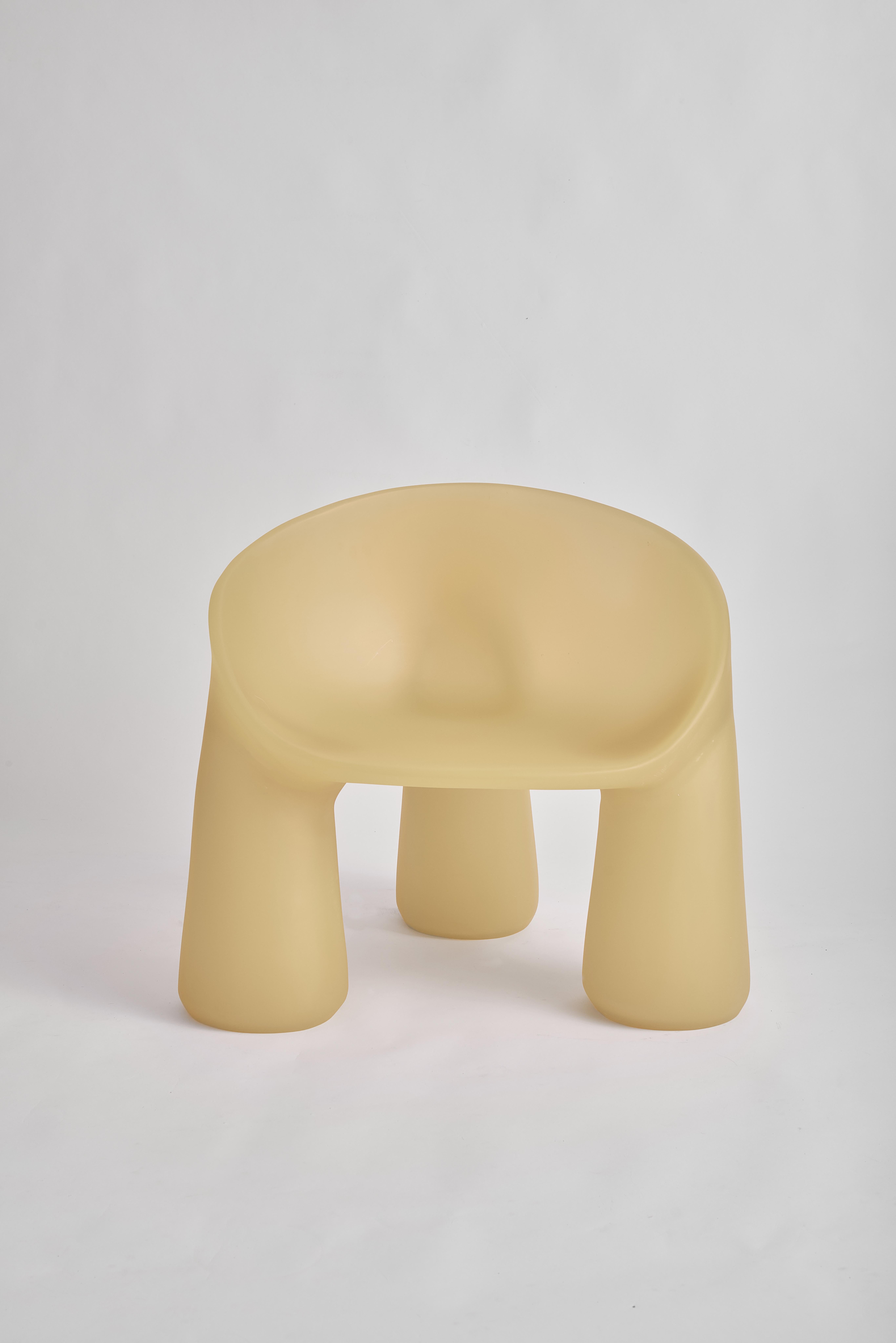 Postmoderno Sedia Jojo in resina color terracotta di Joyful Objects Yes! in vendita