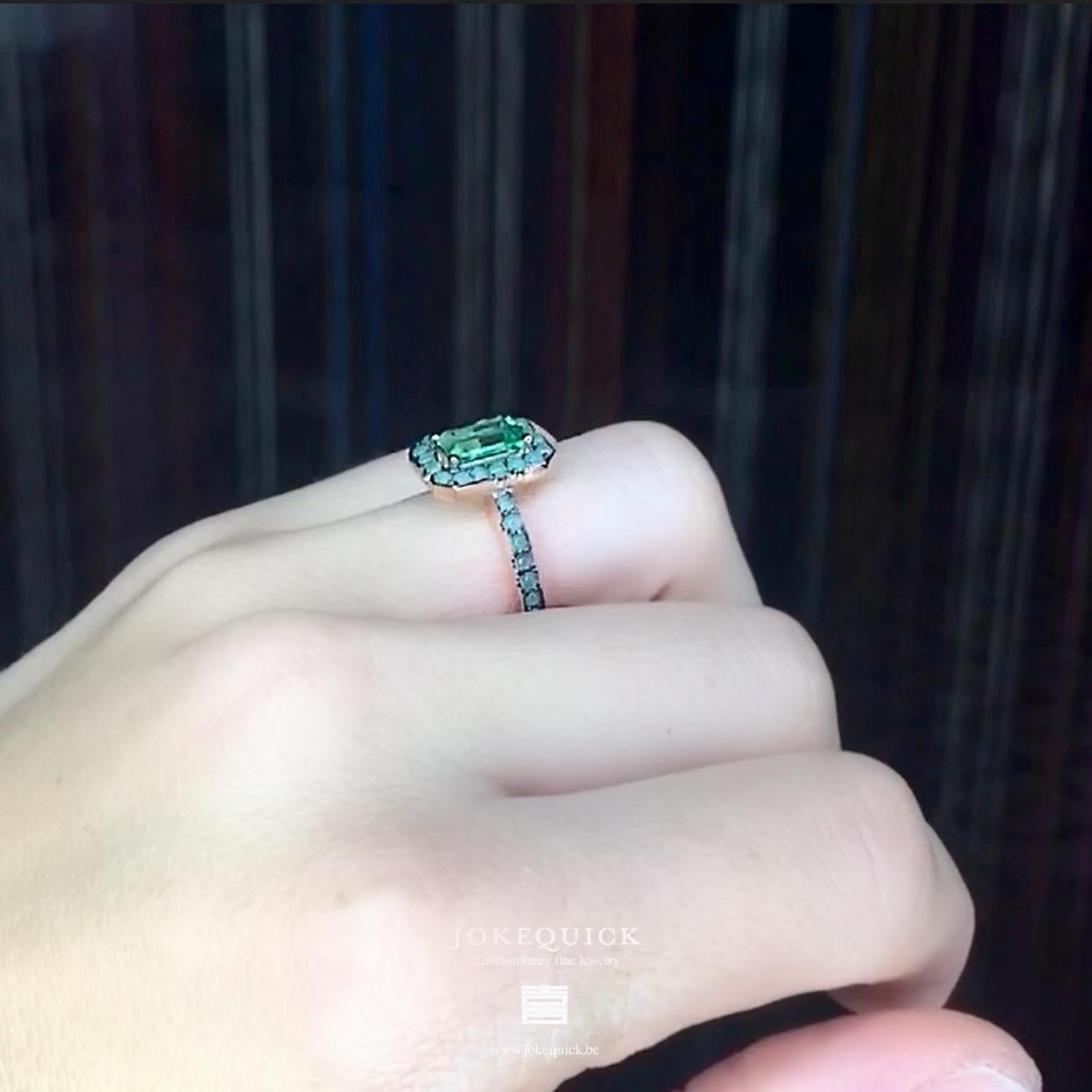 Emerald Cut Joke Quick 18K Rose Gold 1, 5 Carat Emerald Entourage Ring
