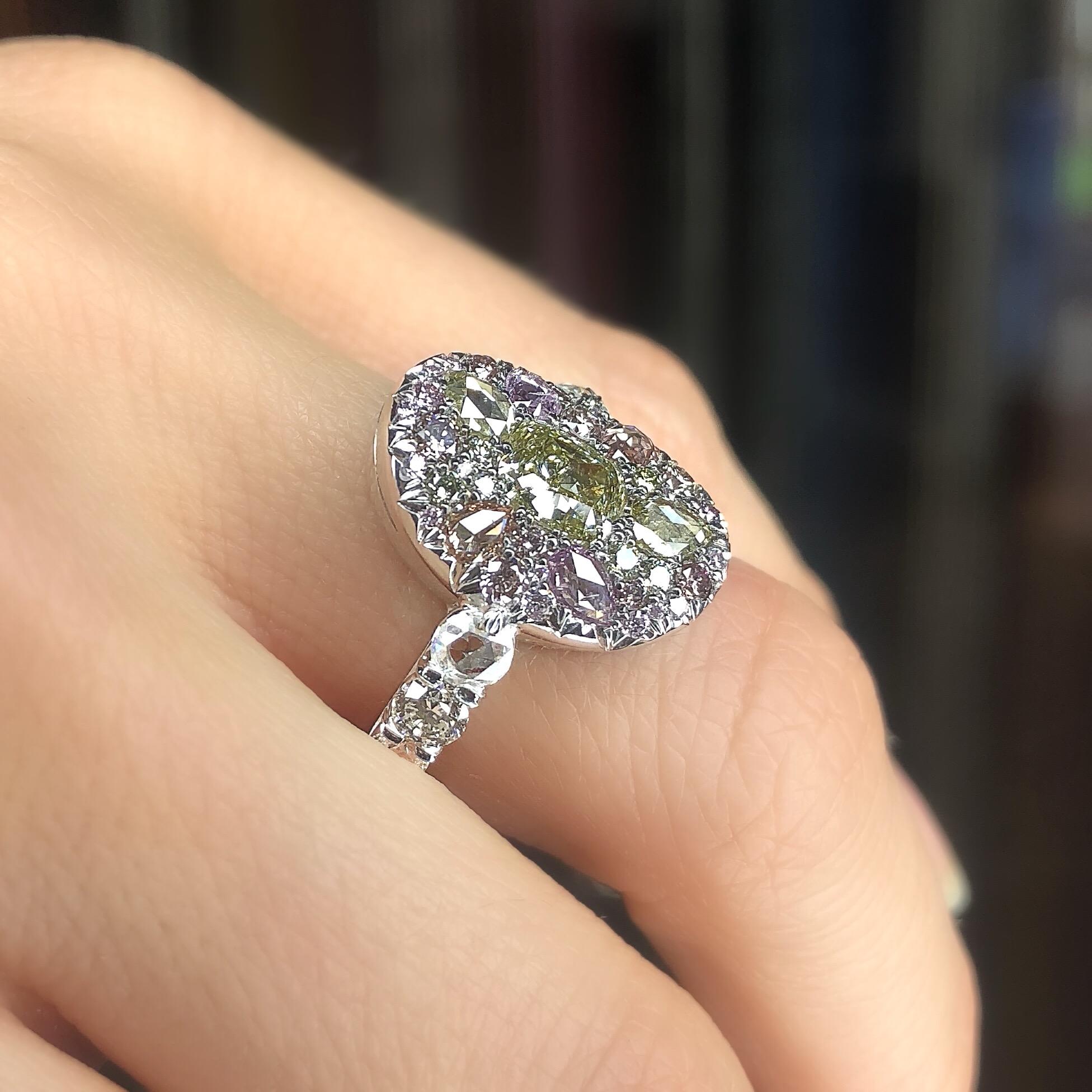Joke Quick 18K White Gold 3, 43 Ct. Fancy Pink & Green Diamond Pave Cocktail Ring In New Condition In Antwerp, BE