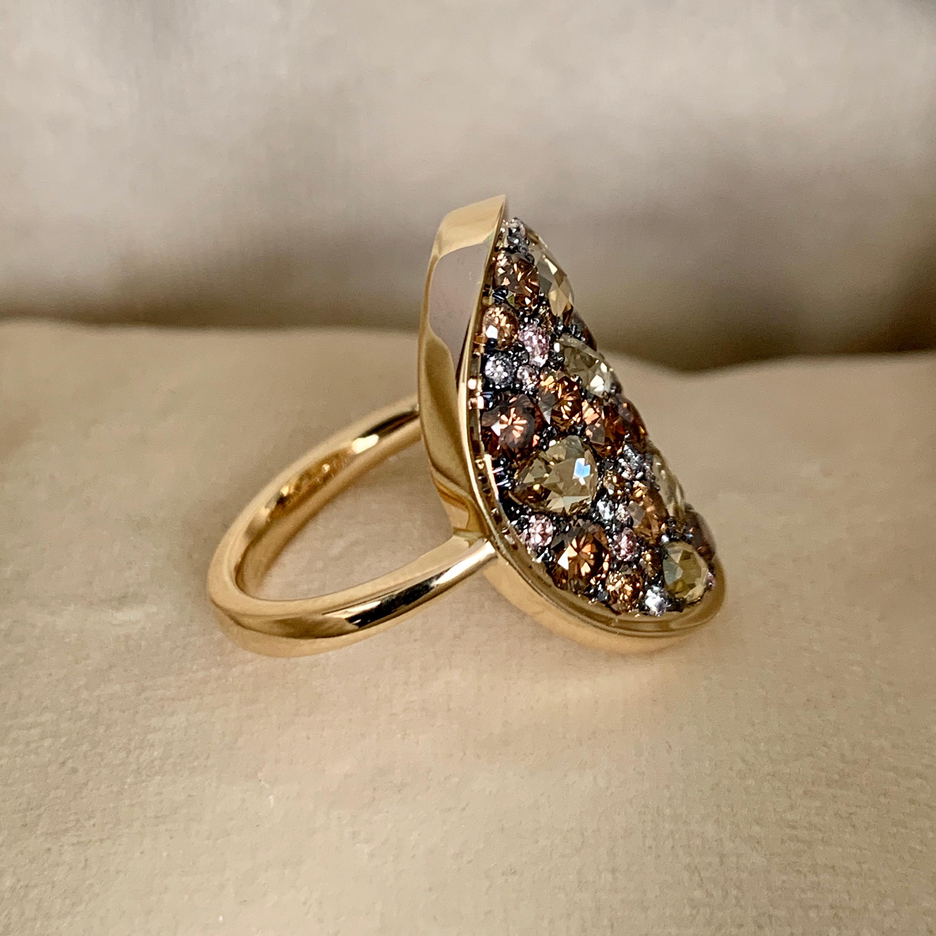Joke Quick 3.45 Carat Fancy Chocolate Brown, Pink and Blue Diamond Pave Ring In New Condition In Antwerp, BE