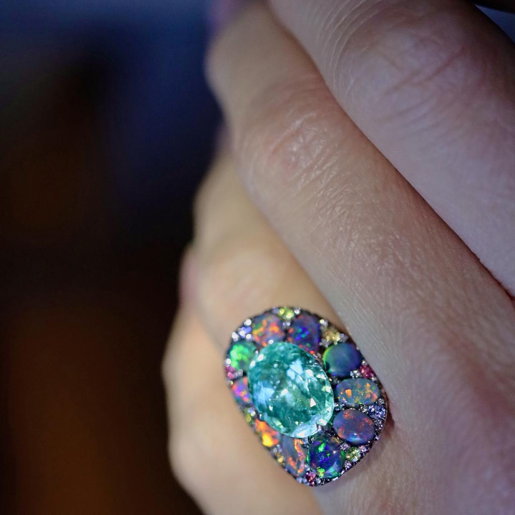 Joke Quick 5.67 Carat Neon Paraiba Tourmaline Black Opal Cocktail Ring In New Condition In Antwerp, BE