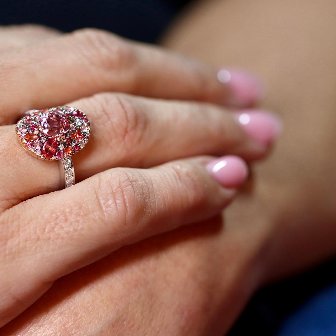 Joke Quick Spinello birmano Padparadscha  Anello con zaffiro Pink Diamond in vendita 4