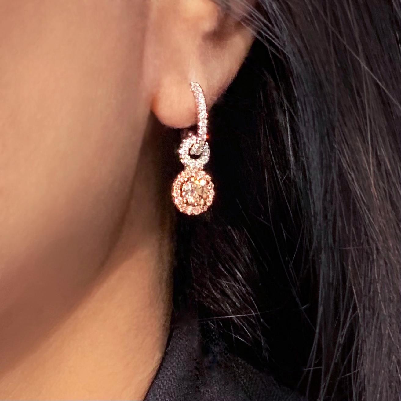 Joke Quick Handmade Mismatched Braun-Rosa-Weiß-Diamant-Creolen mit Charm 6