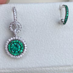 Joke Quick ha realizzato a mano degli orecchini con smeraldo colombiano e diamante non abbinati