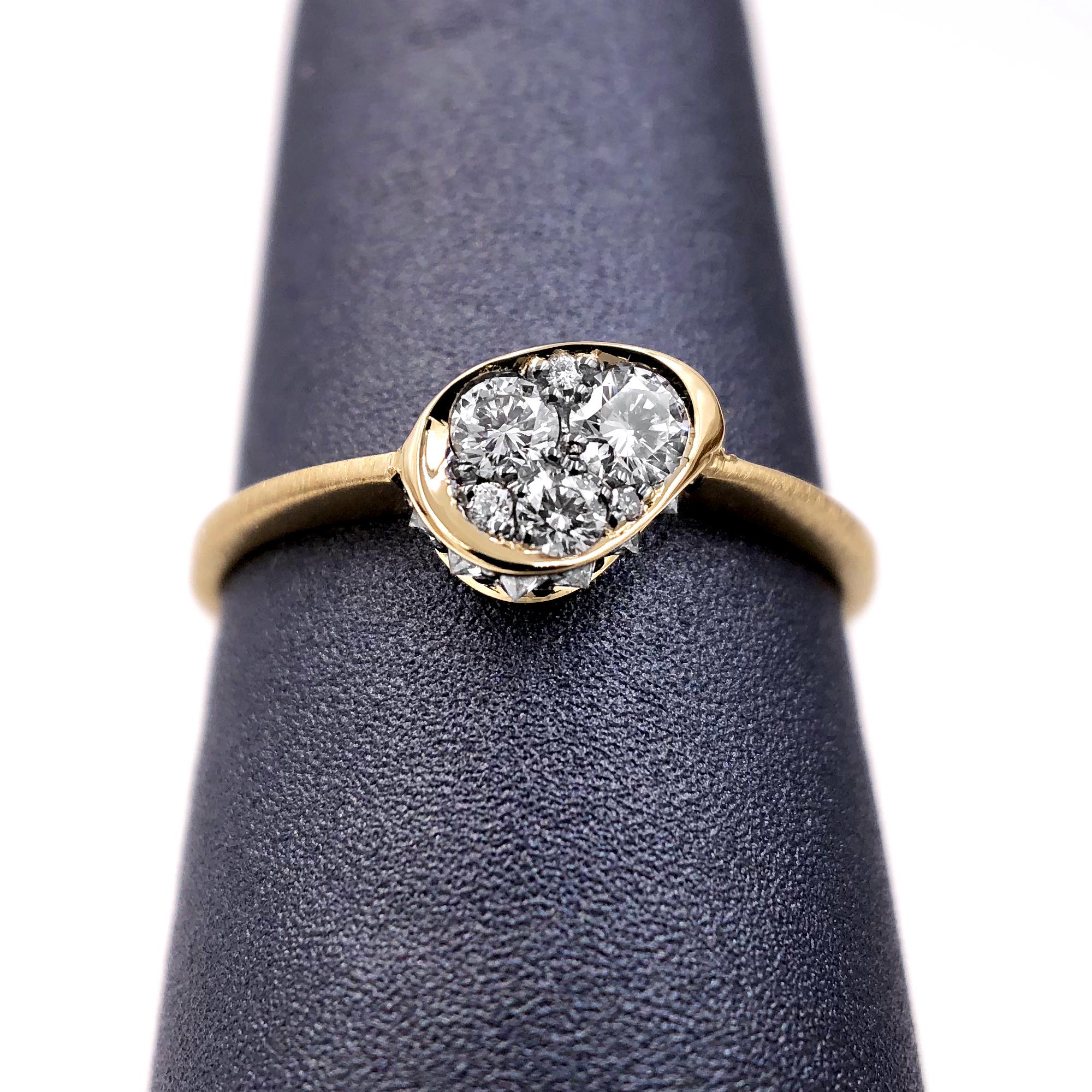Innervisions Ring handmade in Belgium by jewelry designer Joke Quick in matte-finished 18k yellow gold featuring superior-quality DE/vvs round brilliant-cut white diamonds in the center with inverted white diamonds along the sides totaling 0.25