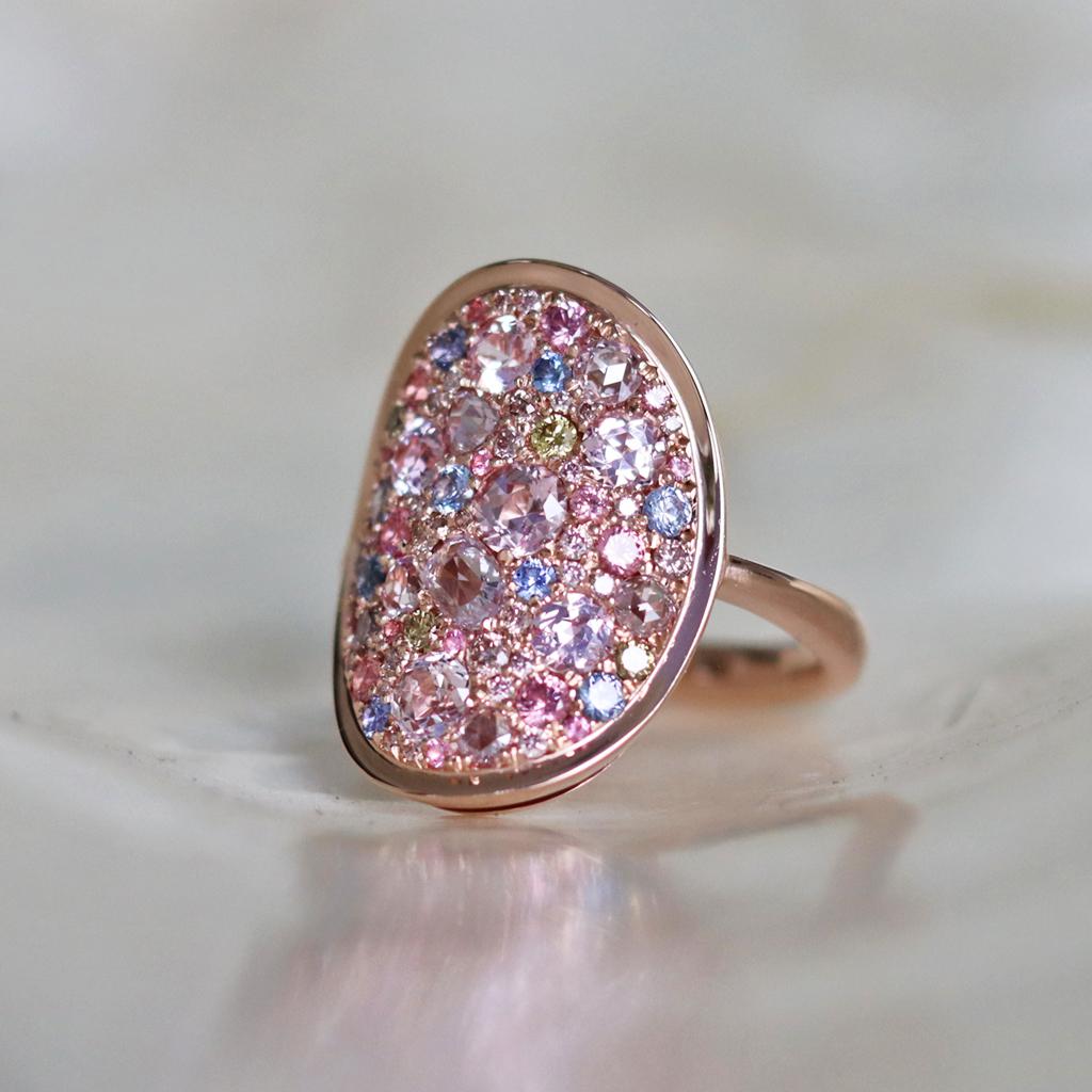 Joke Quick Pink Diamond Unheated Sapphire Pink Spinel Green Diamond Mosaic Ring In New Condition In Antwerp, BE