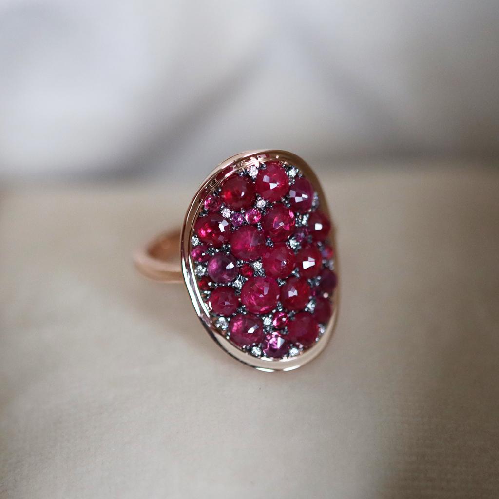 Joke Quick Rose Gold 5.22 Ct. Burmese Ruby & Diamond Mosaic Ring In New Condition In Antwerp, BE