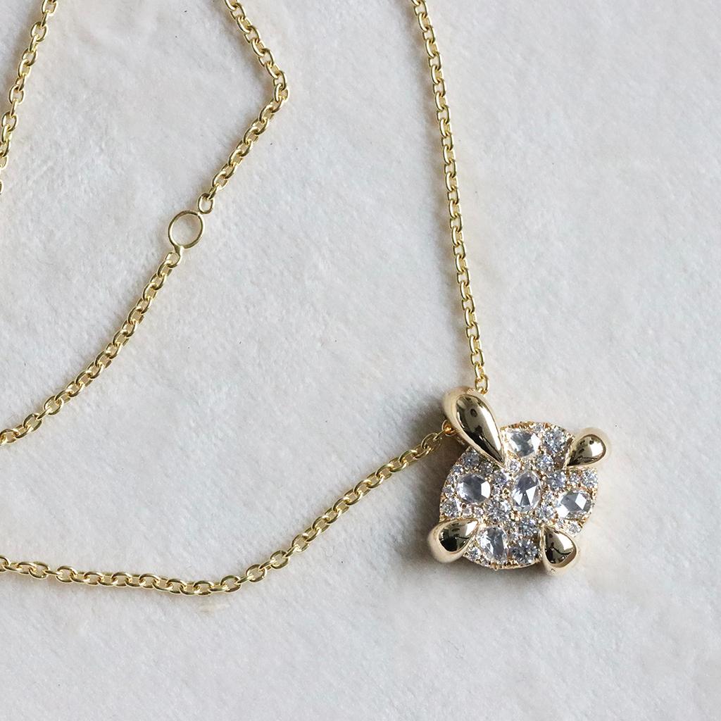 Joke Quick Yellow Gold White Brilliant- and Rose-Cut Diamond Pave Pendant  In New Condition For Sale In Antwerp, BE